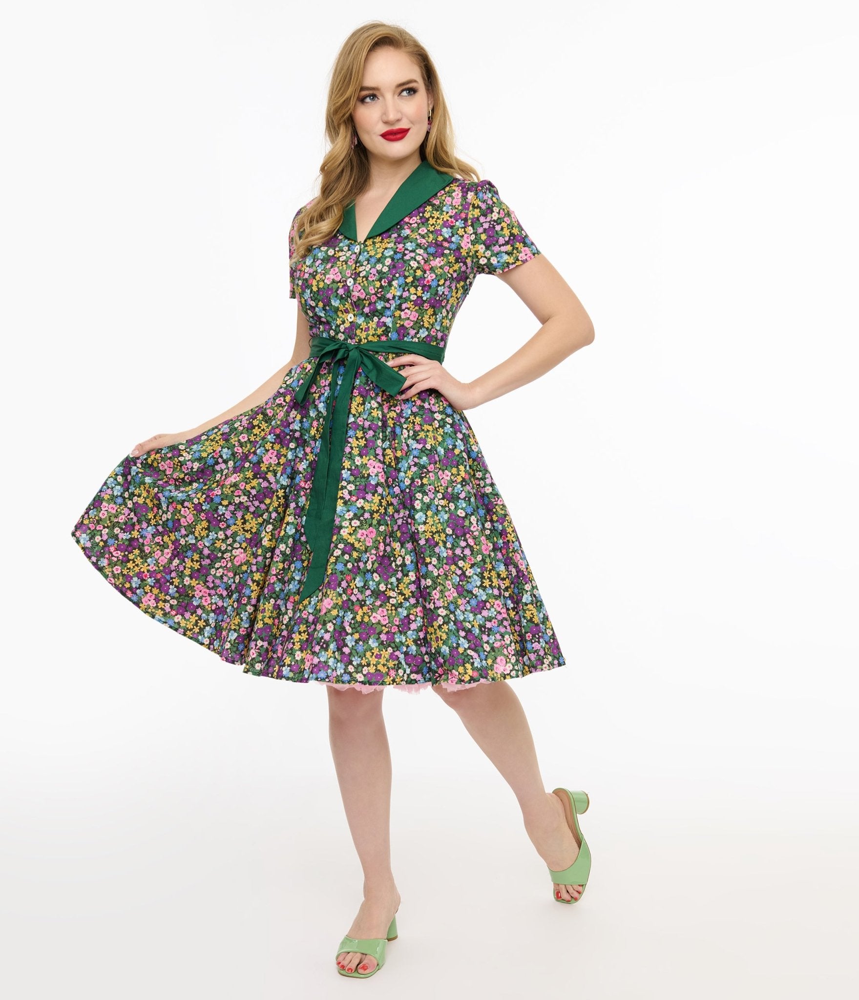Vintage 1950s Green Ditsy Floral Cotton Shirt Dress - Retro 50s Style Women's Casual Summer Dress for Picnic, Tea Party & Everyday Wear