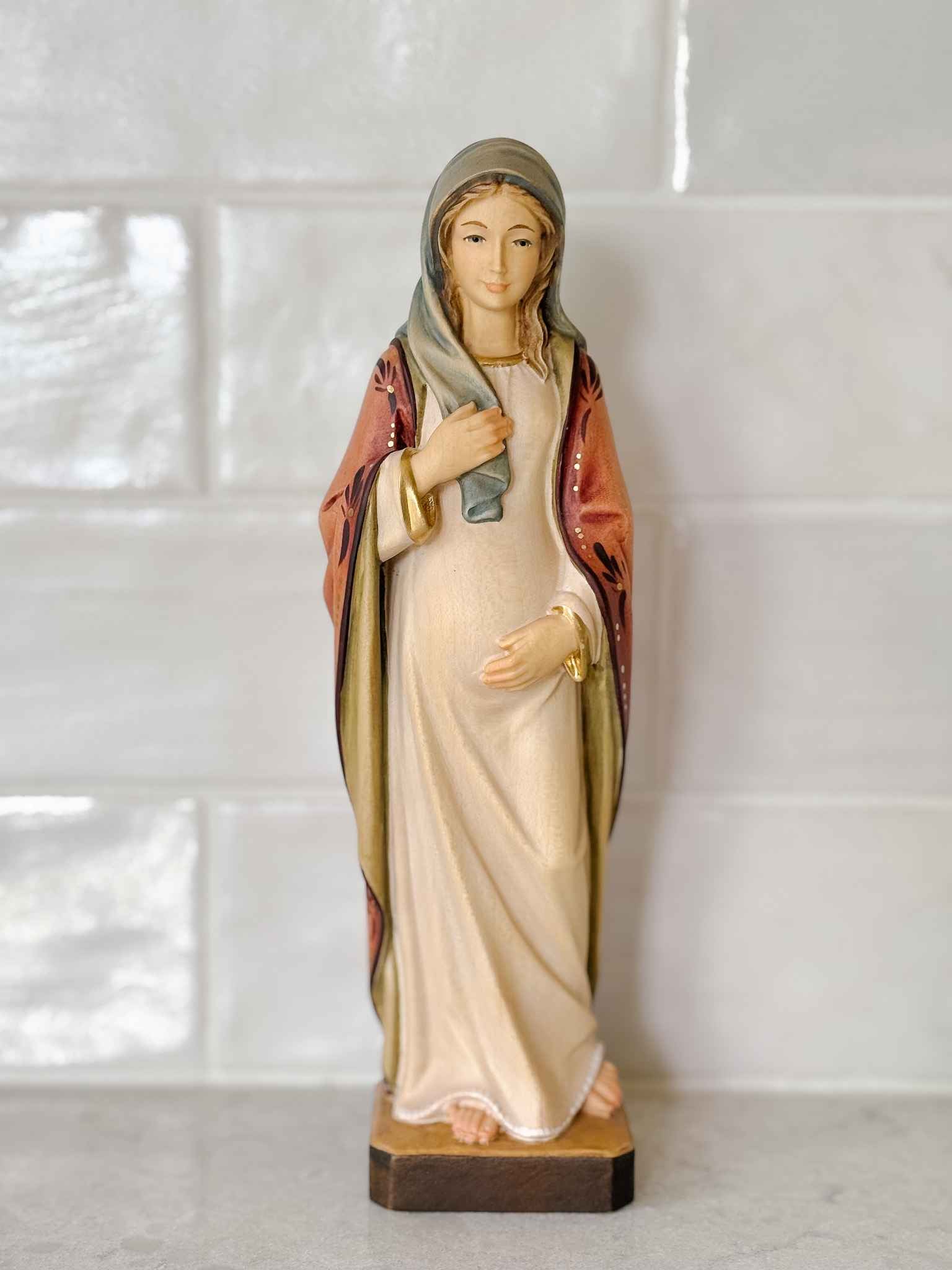 Mary Tabernacle of Love Statue - Religious Home Decor, Catholic Gifts for Women, Christian Statue for Prayer Altar & Meditation - Perfect for Church, Home Chapel, or Spiritual Retreat