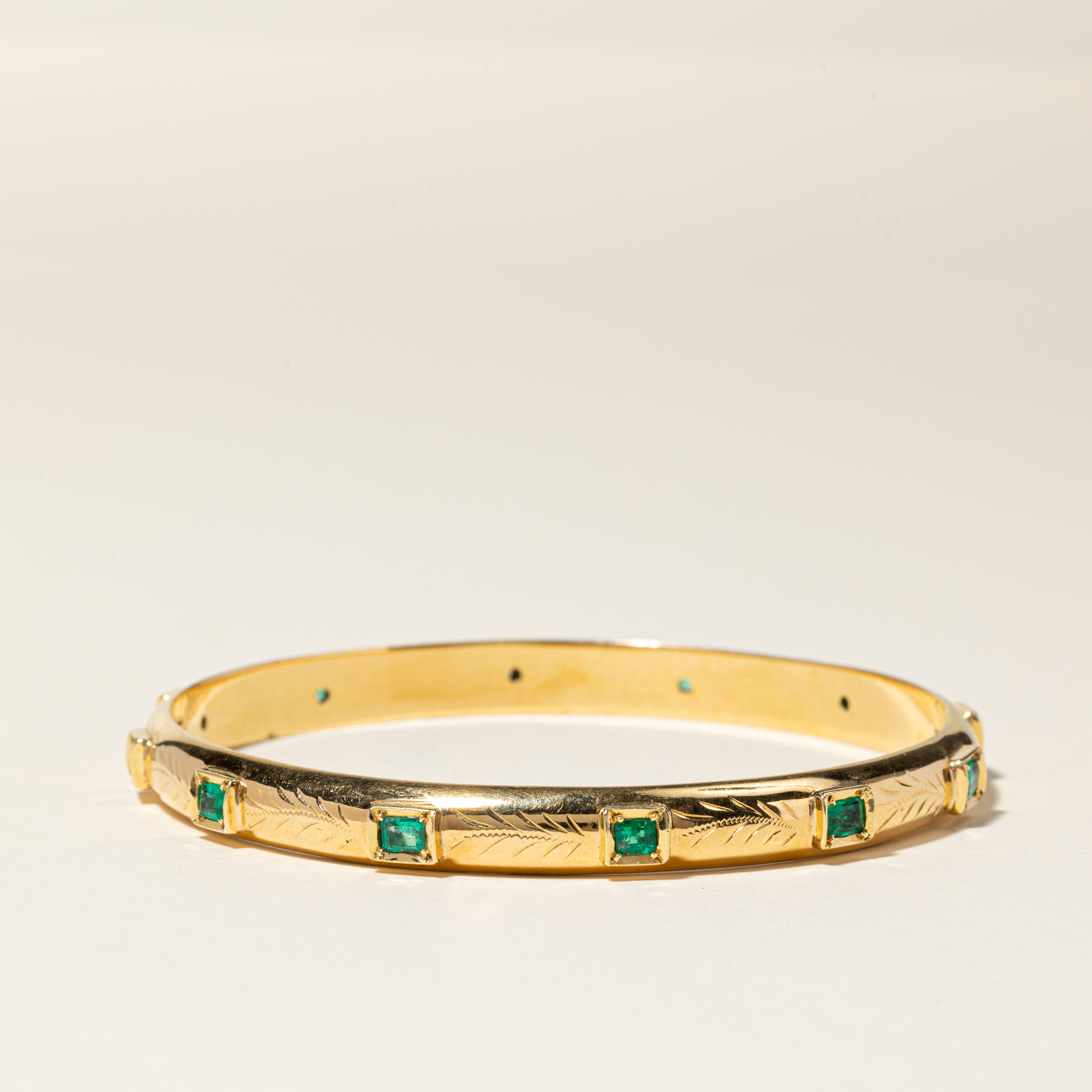 18K Yellow Gold Emerald Bangle Bracelet - 1.93 Carat Total Weight (ctw) - 7.75 Inches - Elegant Jewelry for Women, Perfect for Weddings, Parties & Special Occasions