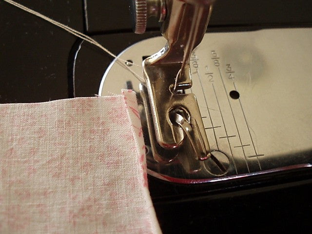 Vintage Original Singer 1/8 Inch Narrow Rolled Hemmer Foot - Perfect for Delicate Fabrics, Lace Edging & Quilting Projects (Sewing Machine Attachment)