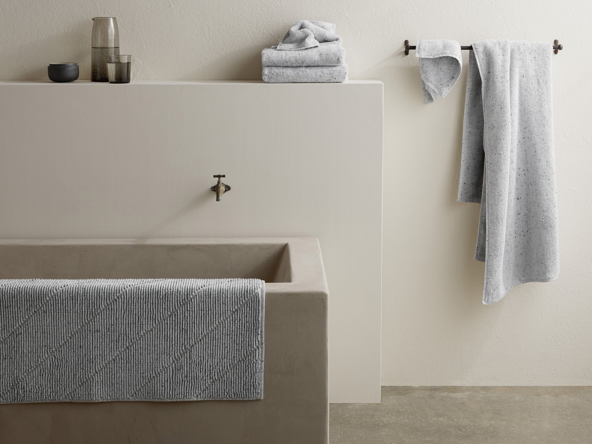 Non-Slip Speckled Bath Rug - Soft Absorbent Microfiber Bathroom Mat for Shower & Tub - Perfect for Bathroom, Spa, and Home Decor