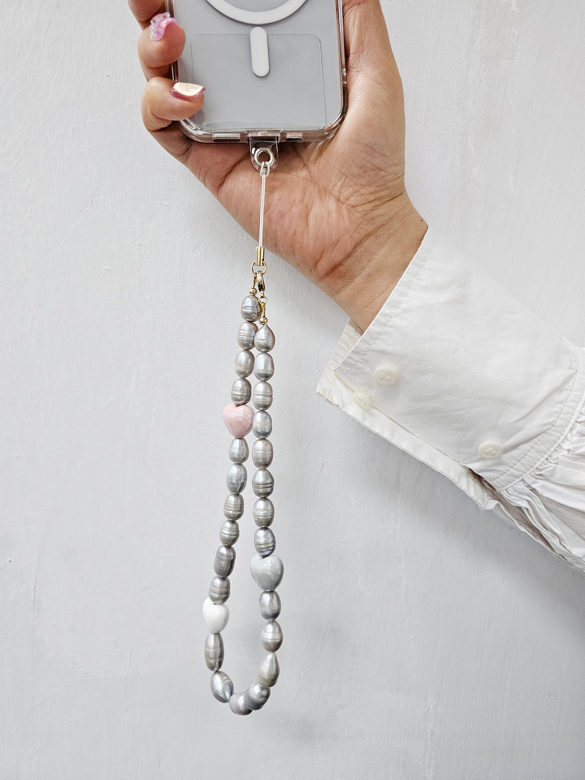 Elegant Gray Freshwater Pearl with Pink Heart Charm Phone Strap - Perfect for Smartphones, Keychains & Gift Giving