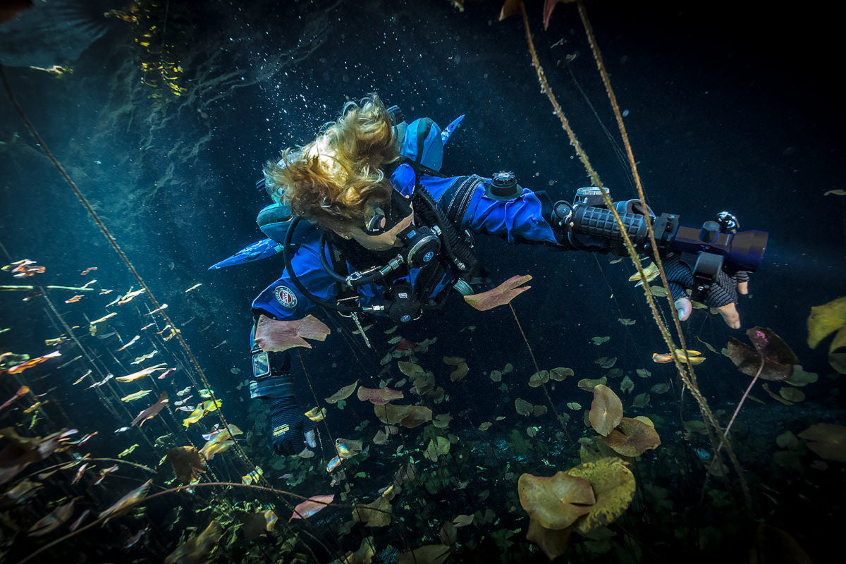 Halcyon Focus 2.0 Dive Light System - Rechargeable Underwater Flashlight for Scuba Diving | Cord or Handheld Options | Perfect for Night Diving, Cave Exploration & Underwater Photography