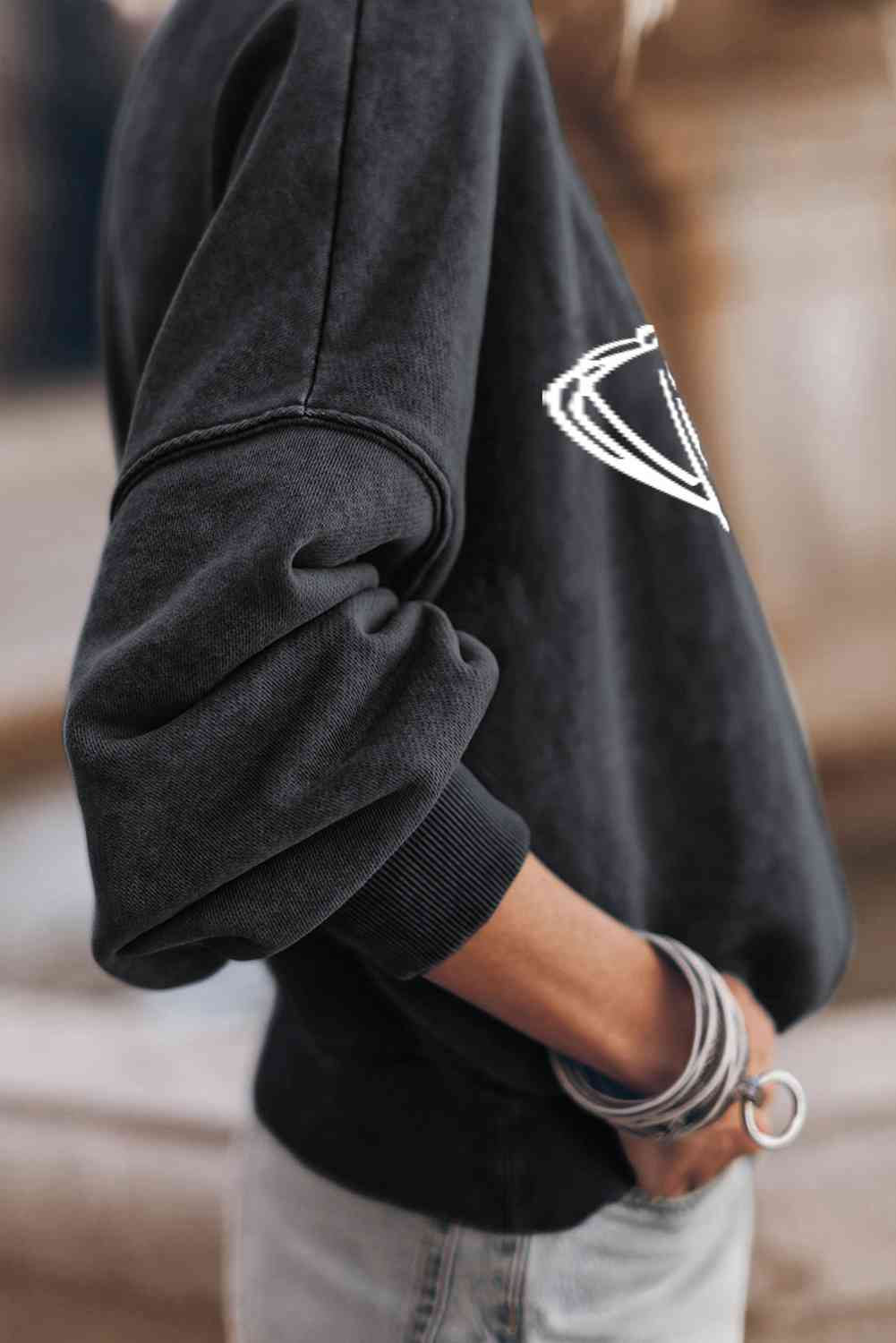 Trendy Round Neck Long Sleeve Football Graphic Sweatshirt for Men & Women - Perfect for Game Day, Casual Wear & Sports Fans
