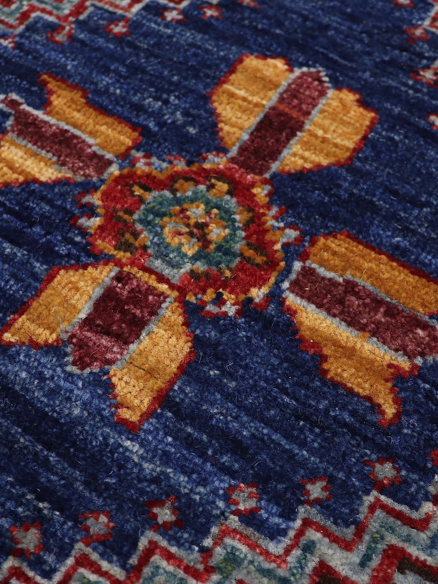 Handwoven Bakshaish Tribal Rug - Authentic Persian J69535 Design for Boho Chic & Modern Home Decor - Perfect for Living Room, Bedroom, or Office