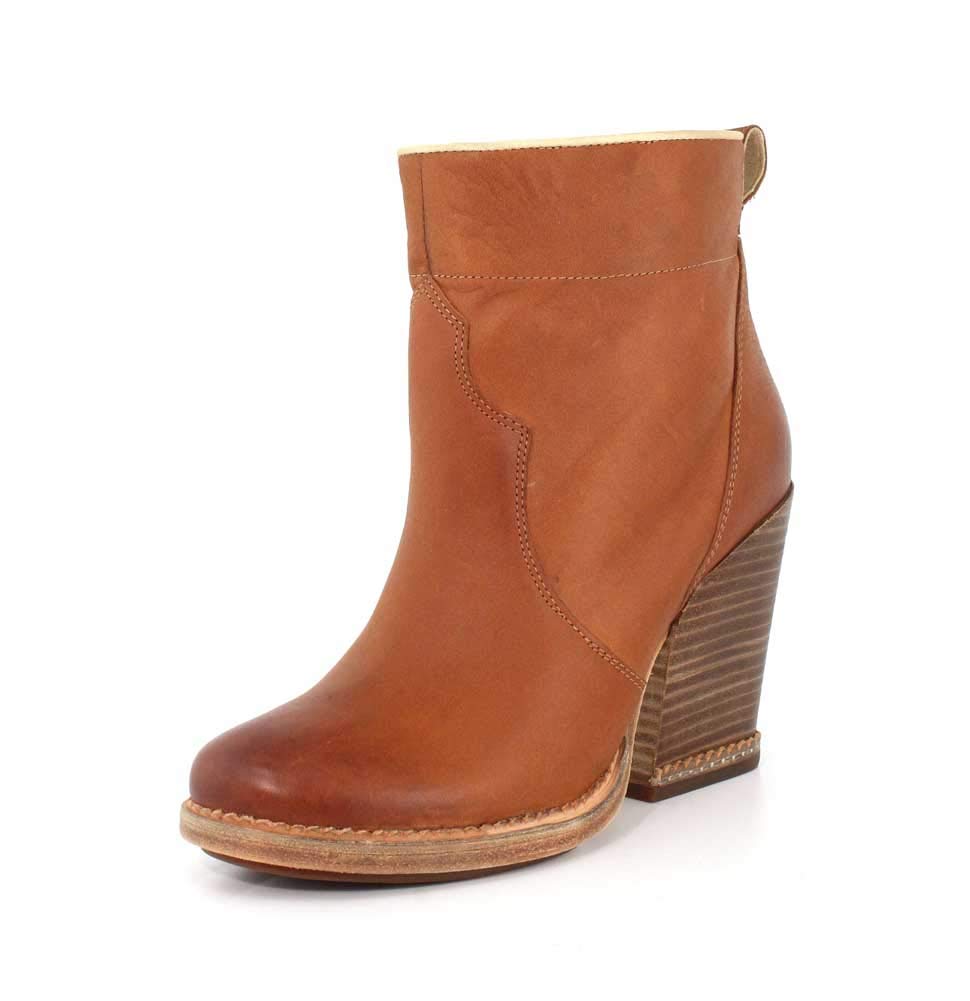 Timberland Women's Marge Short Pull-On Boot - Waterproof Ankle Boots for Hiking, Walking & Outdoor Activities | Comfortable Slip-On Design for Casual Wear