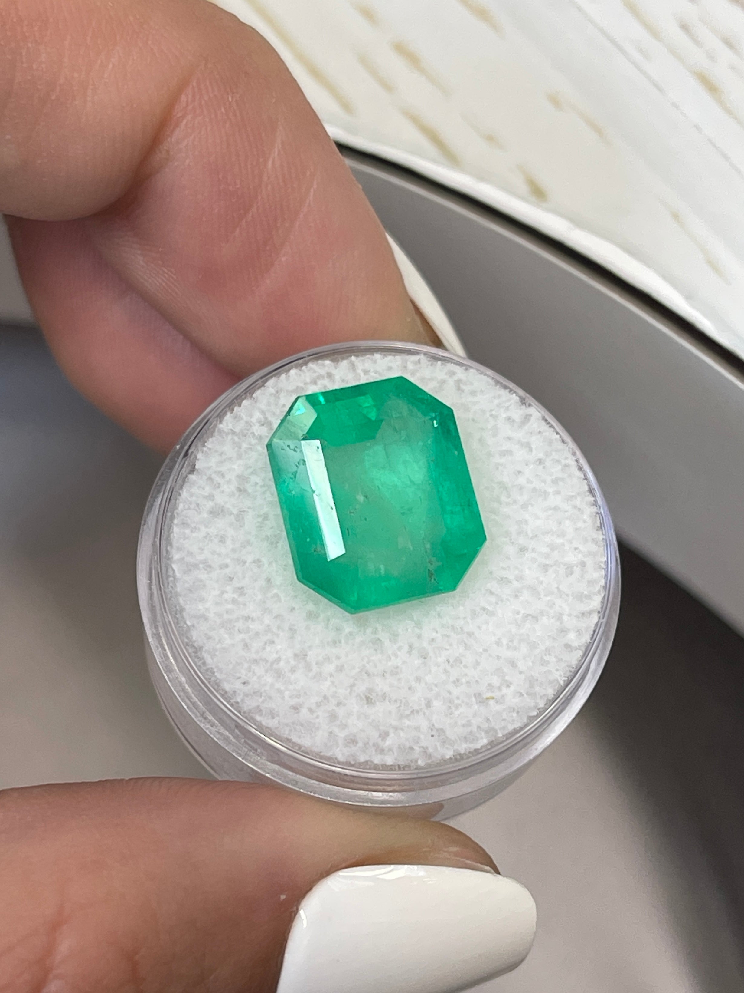9.66 Carat 14x12mm Medium Emerald Cut Loose Colombian Emerald Gemstone for Jewelry Making - Engagement Rings, Pendants & Fine Jewelry Designs