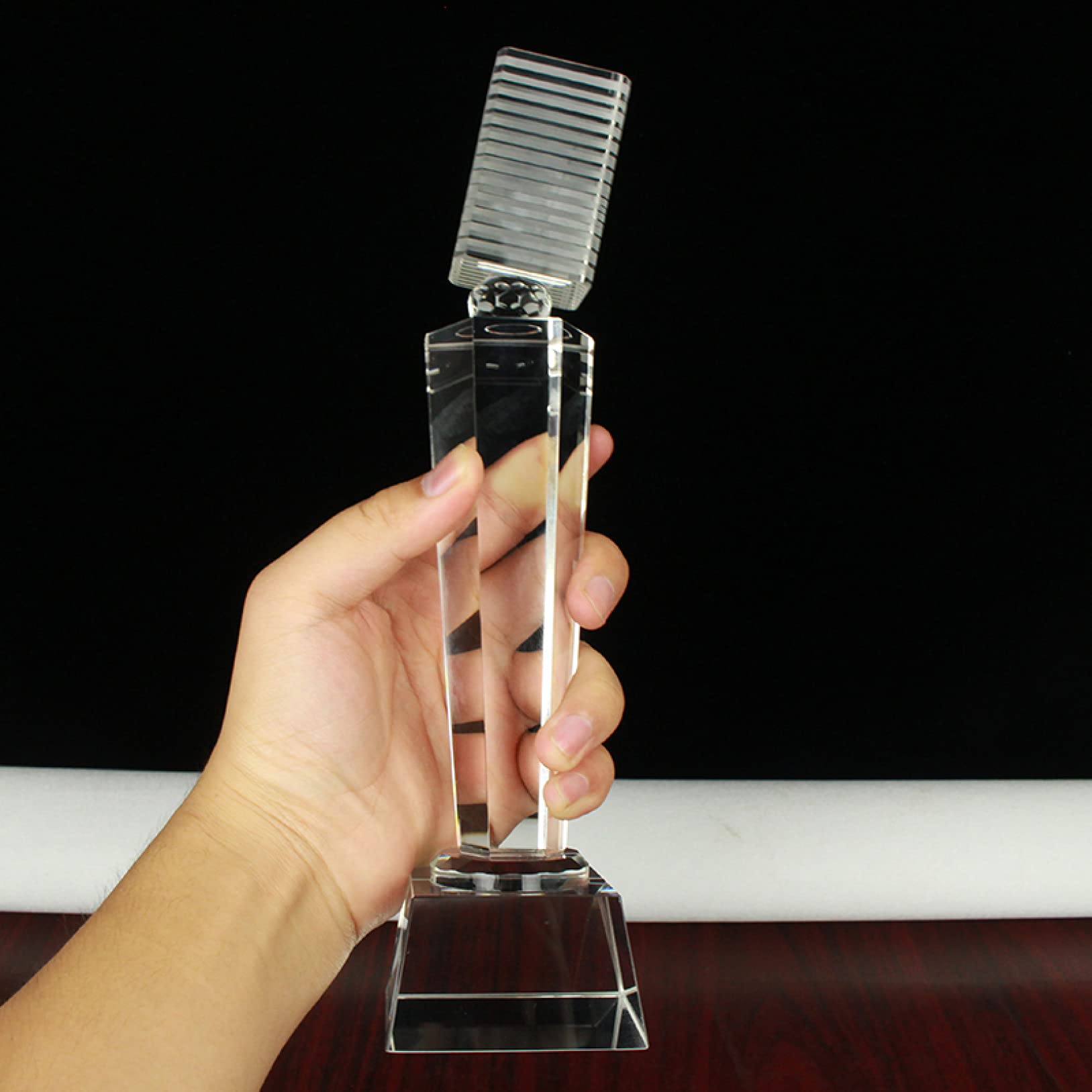AOBRICON Crystal Microphone Trophy Award - Elegant Singing Souvenir Gift with Music Voice, Perfect for Karaoke Parties, Singing Competitions & Music Lovers