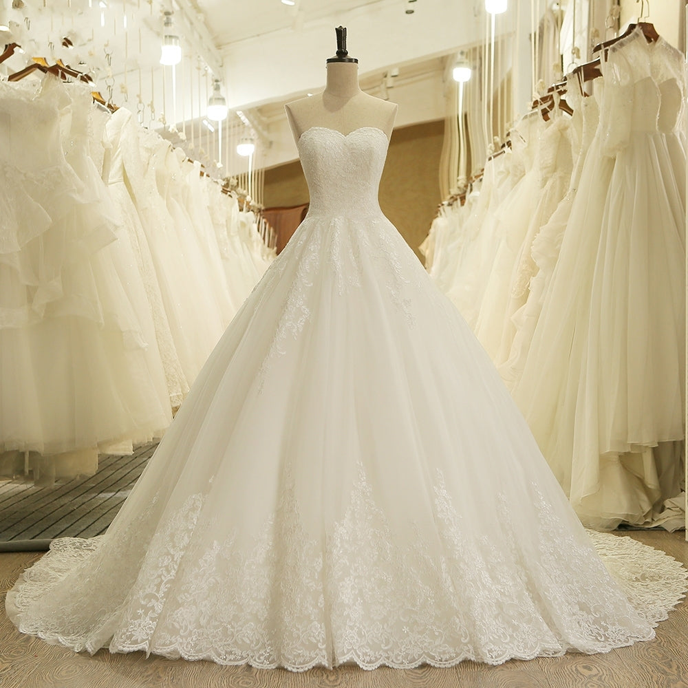 Elegant A-Line Sweetheart Lace Vintage Wedding Dress with Lace-Up Back - Perfect for Bridal, Prom, and Formal Occasions