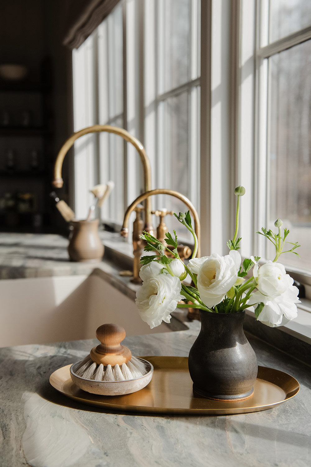 Elegant Dark Ceramic Bloom Vase for Home Decor - Perfect for Floral Arrangements, Wedding Centerpieces & Living Room Accents