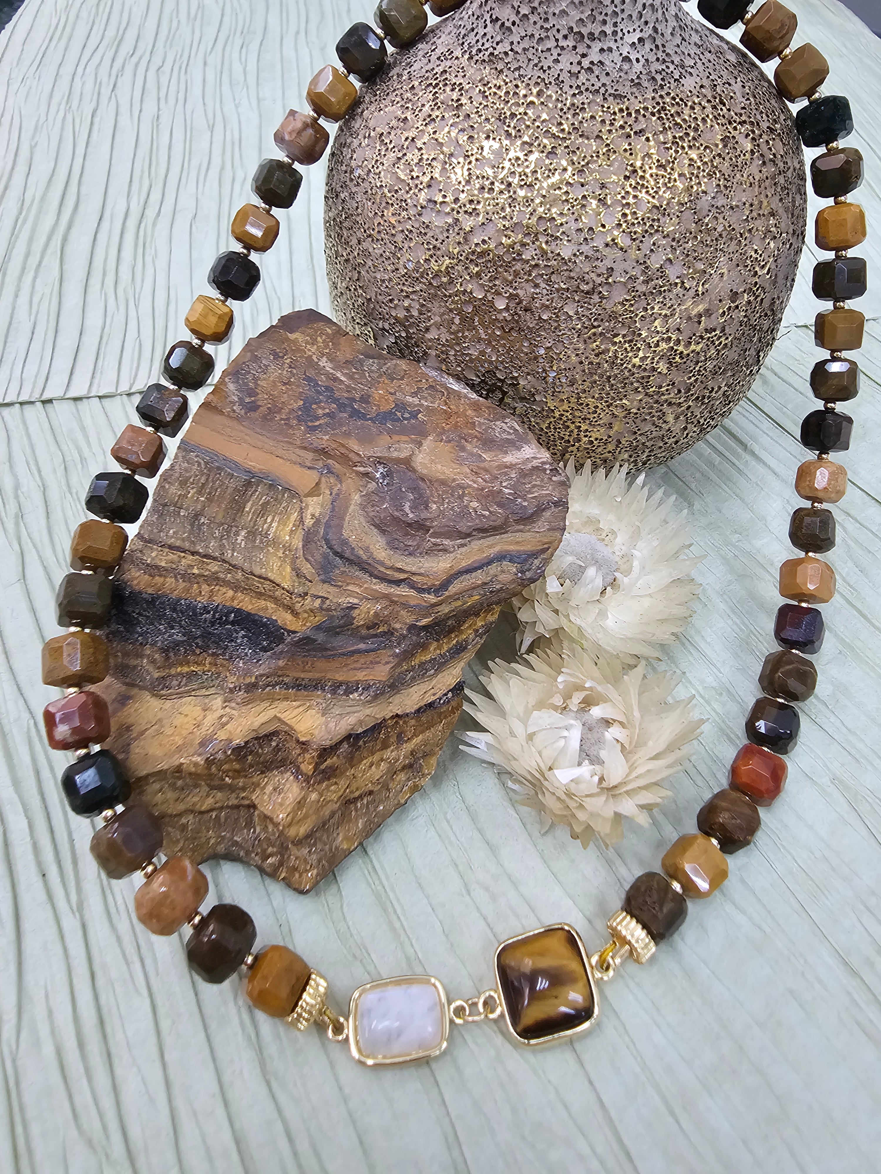 Natural Cube Shaped Tiger Eye & Moonstone Necklace for Women - Elegant Healing Crystal Jewelry for Meditation, Yoga & Spiritual Gifts