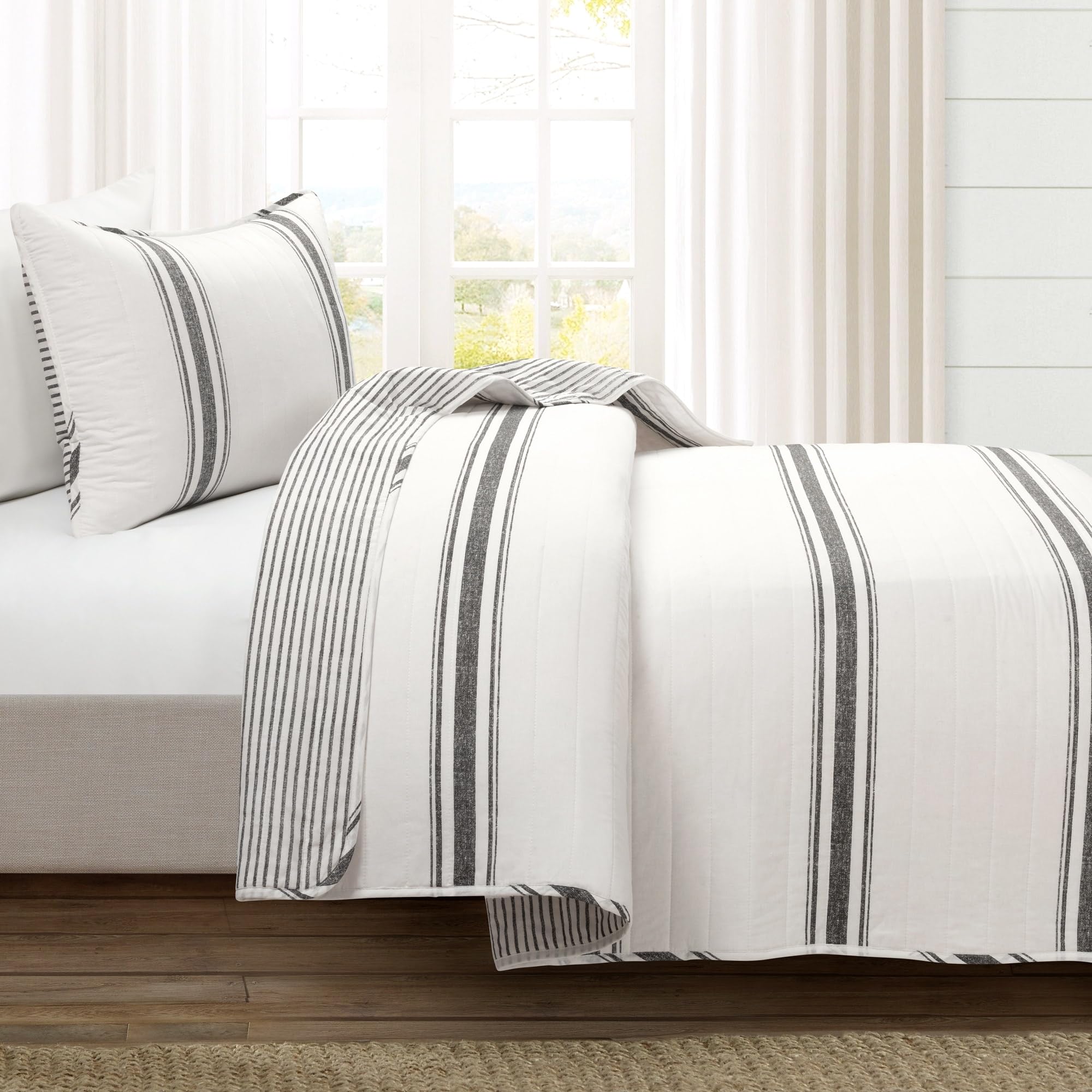Lush Decor Farmhouse Stripe Reversible Quilt Set - 2 Piece Twin XL Bedding Set in Black - Striped Quilt for Kids, Teens & Dorm Room Decor - Modern Farmhouse Style Bedroom Decor - Perfect for Cozy Sleepovers & Guest Rooms