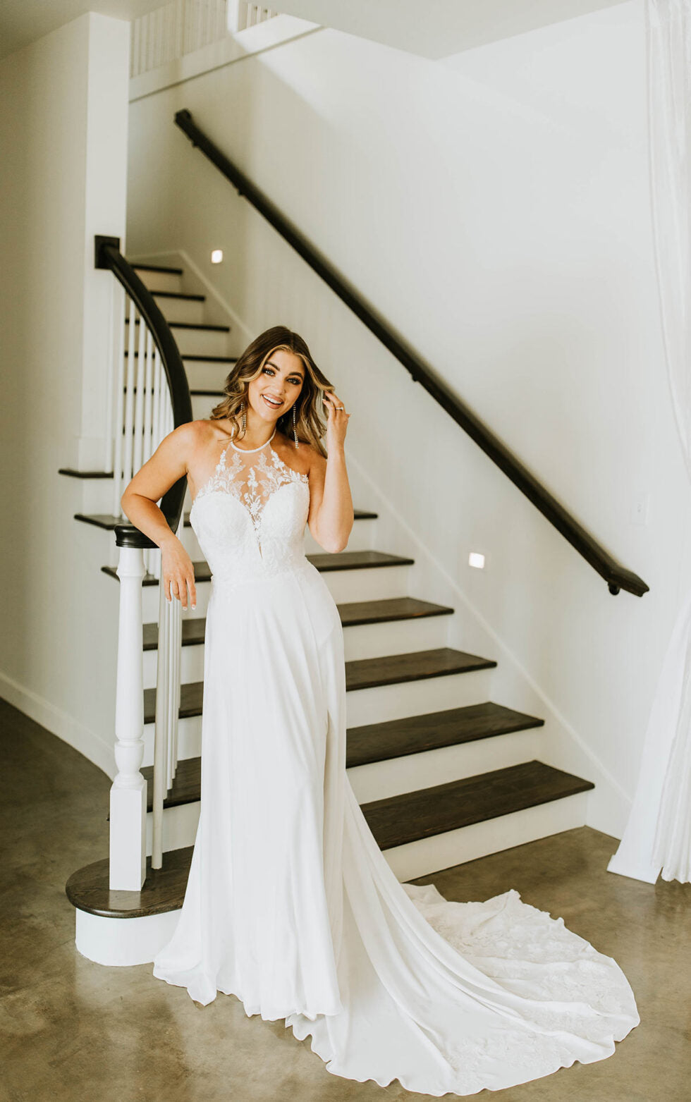 Stella York Women's Elegant Lace Wedding Dress - Perfect for Bridal Ceremonies, Photos & Special Occasions
