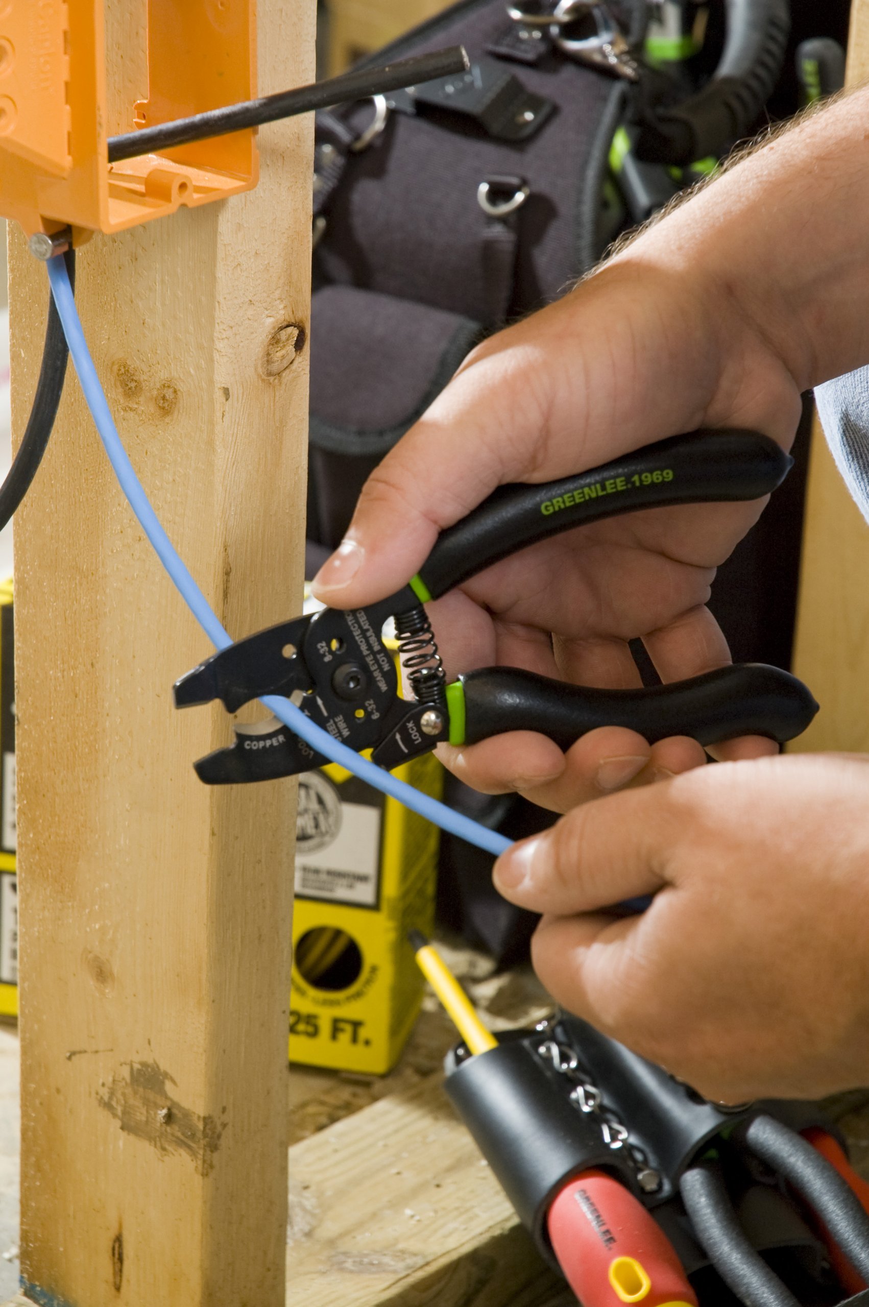 Greenlee 1969 Multi Cable Cutter - Professional Heavy Duty Wire & Cable Cutting Tool for Electricians & Contractors | Ideal for Electrical Work, Construction & Industrial Applications