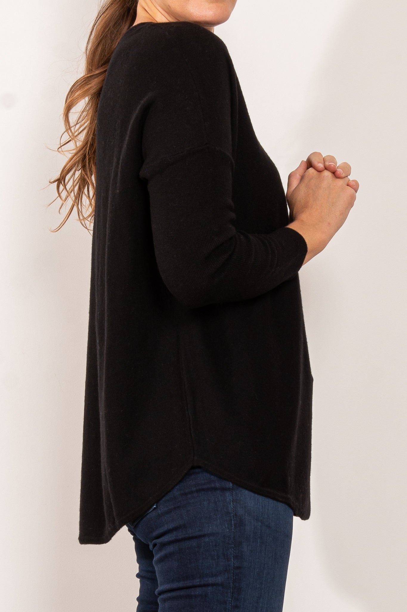 Bridge & Lord Women's Curved Hem V-Neck Jumper Sweater - Soft Knit Pullover for Casual Wear & Office Outfits
