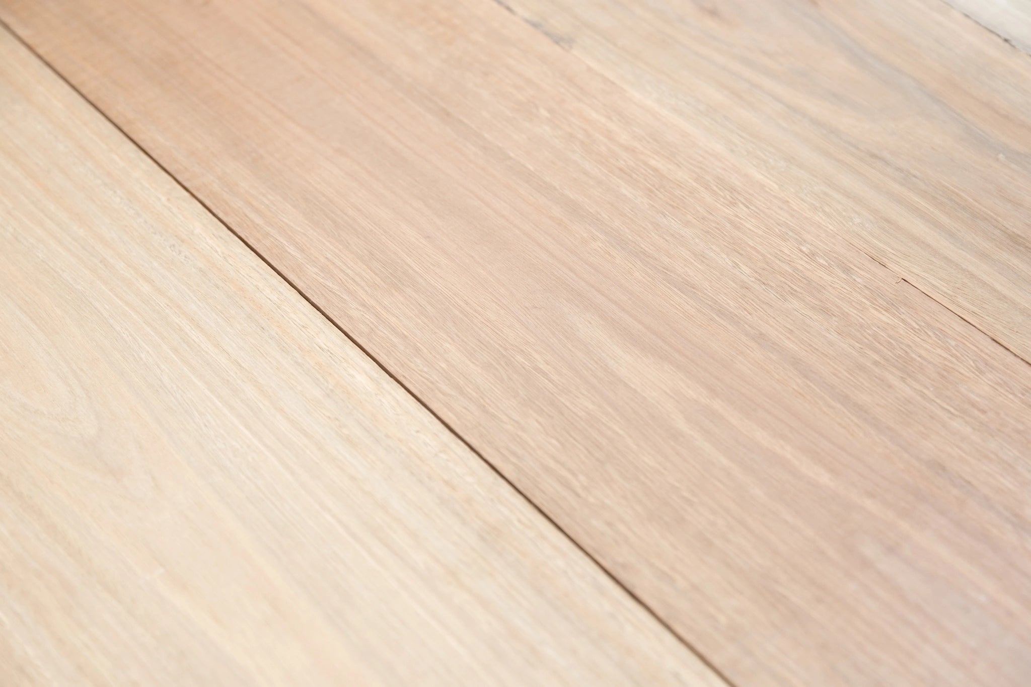 Premium Spotted Gum Hardwood Timber 150x38mm - Select Grade, Kiln Dried, Skip Dressed for Joinery & Woodworking Projects - Perfect for Flooring, Decking, and Furniture Making