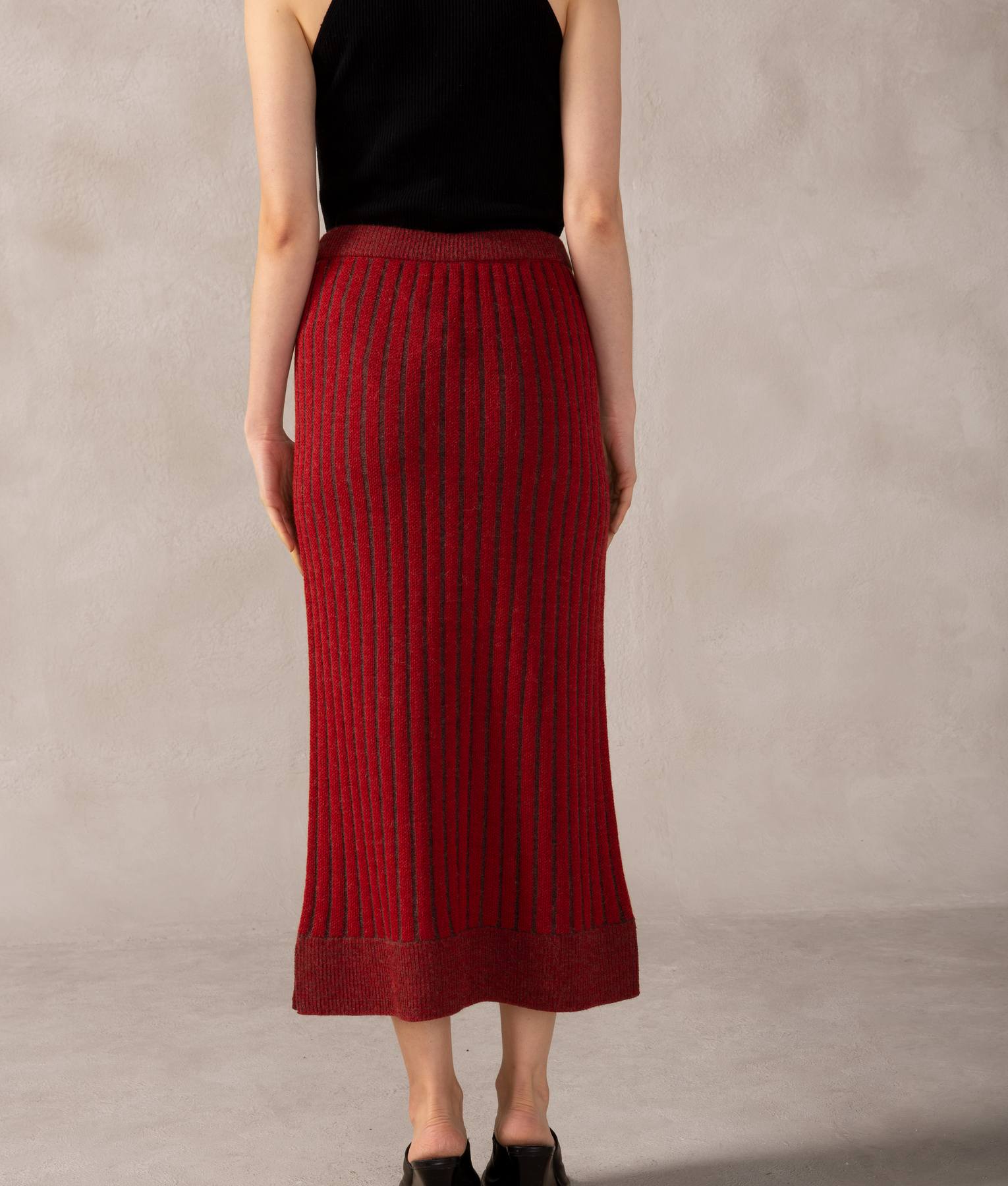 Soft & Cozy Baby Alpaca Reversible Skirt for Women - Winter & Fall Fashion - Perfect for Casual Outings, Office Wear & Date Nights