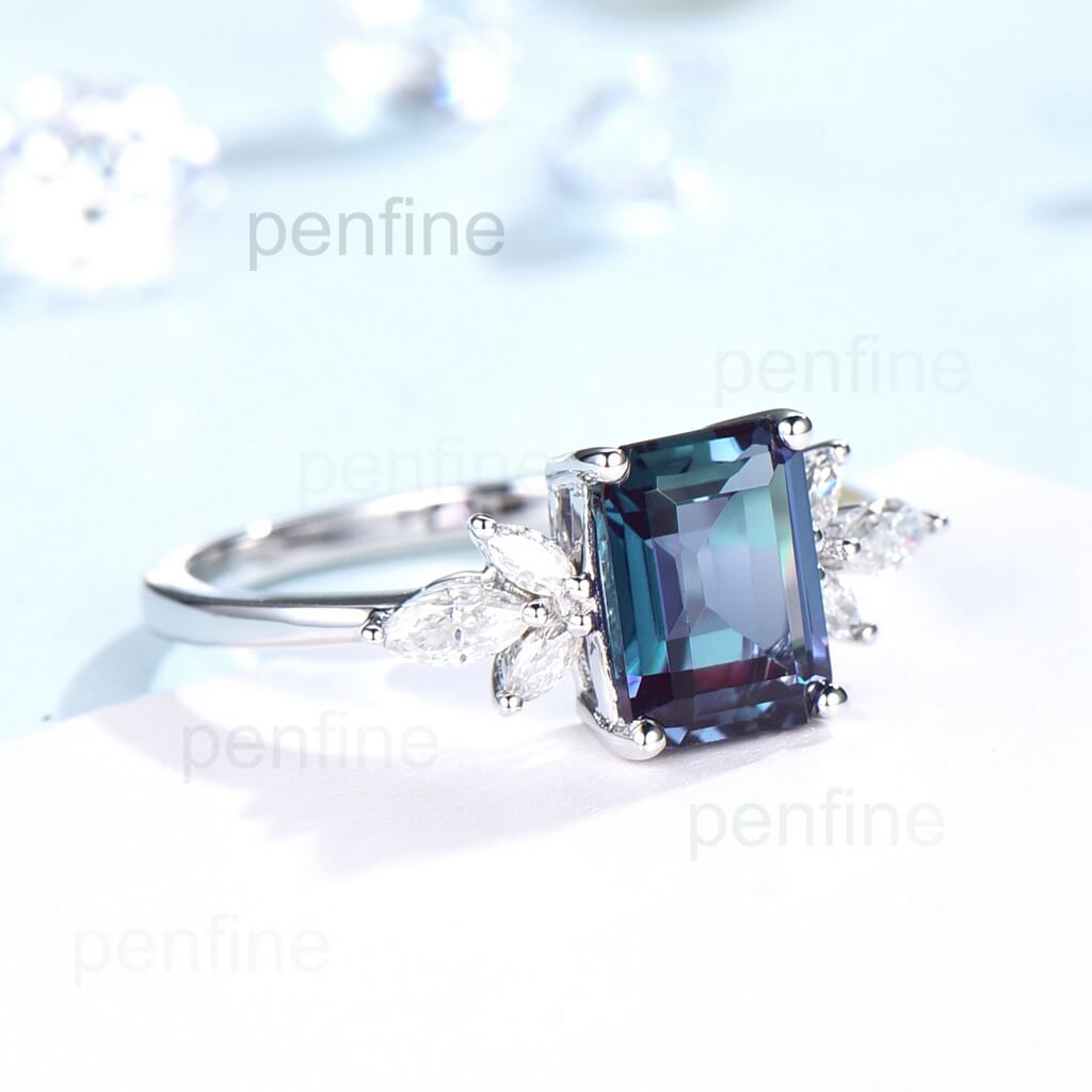 Vintage Alexandrite Engagement Ring for Women - Emerald Cut Gemstone Wedding Band - Perfect for Proposals, Anniversaries & Special Occasions