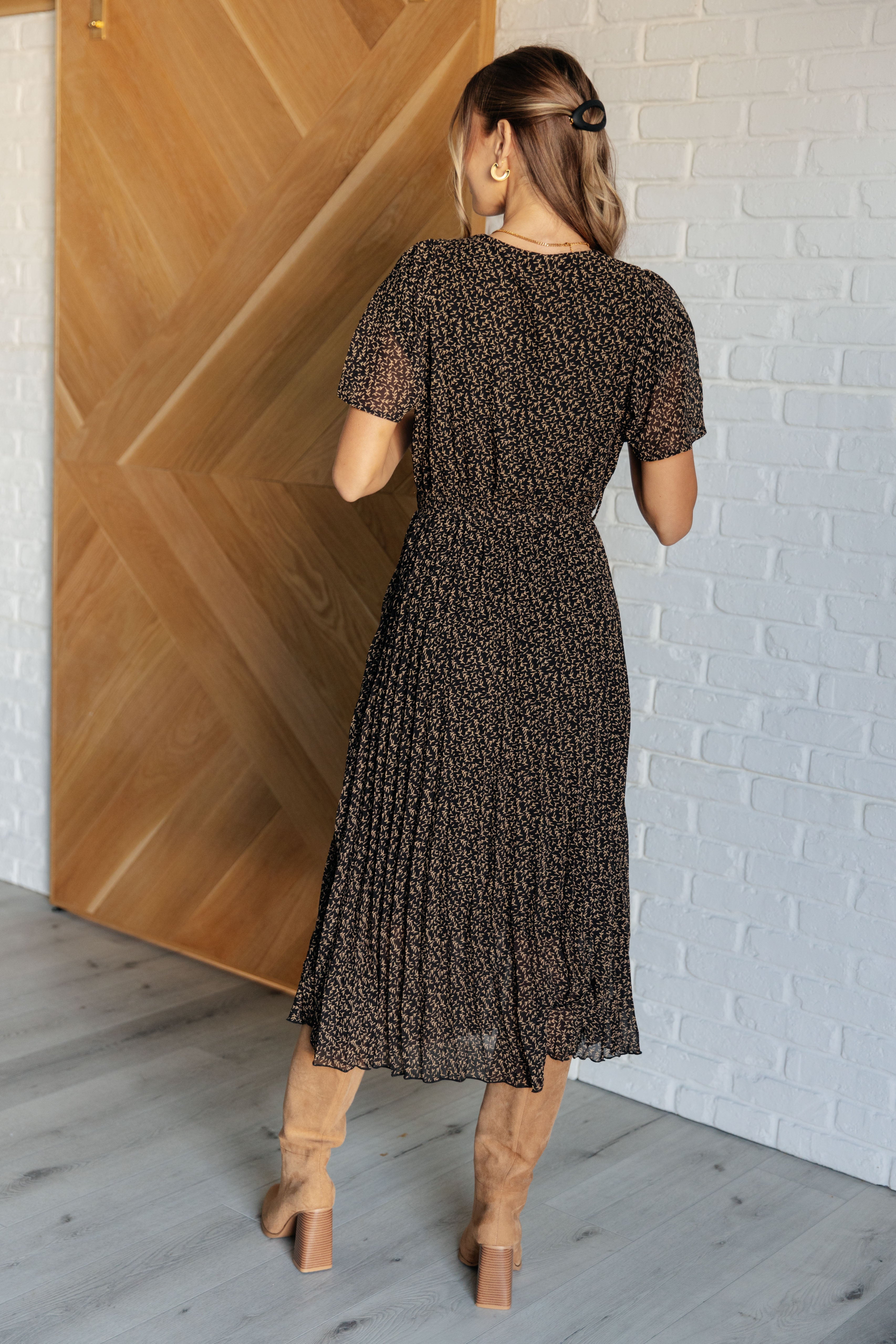 Elegant Surplice Neckline Dress for Women - Chic & Flattering Party & Evening Wear