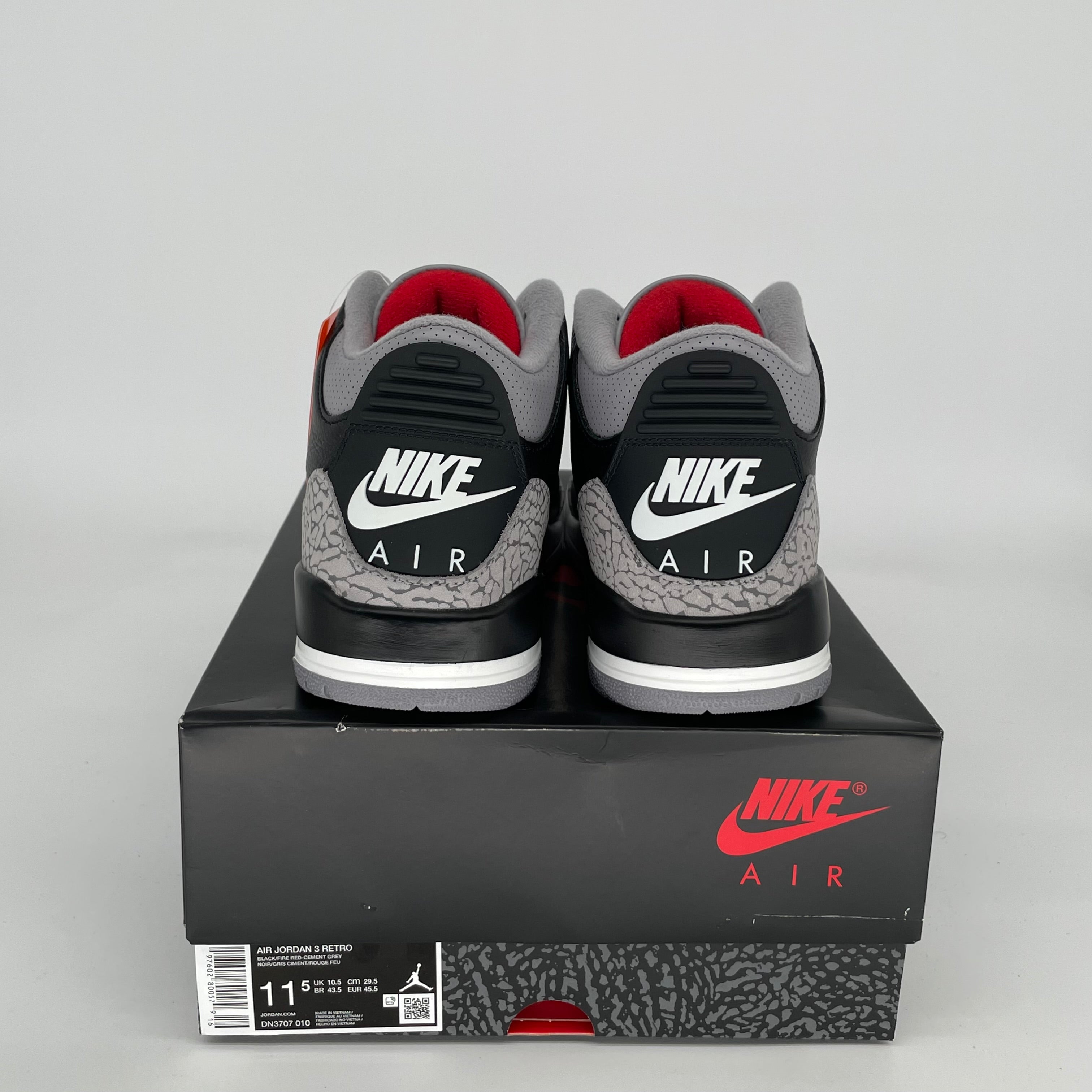 Original Title: AIR JORDAN 3 BLACK CEMENT SIZE 11.5 DN3707 010   Optimized Title: **Air Jordan 3 Retro Black Cement Men's Basketball Shoes Size 11.5 - DN3707-010 | Stylish Sneakers for Streetwear & Casual Outfits**