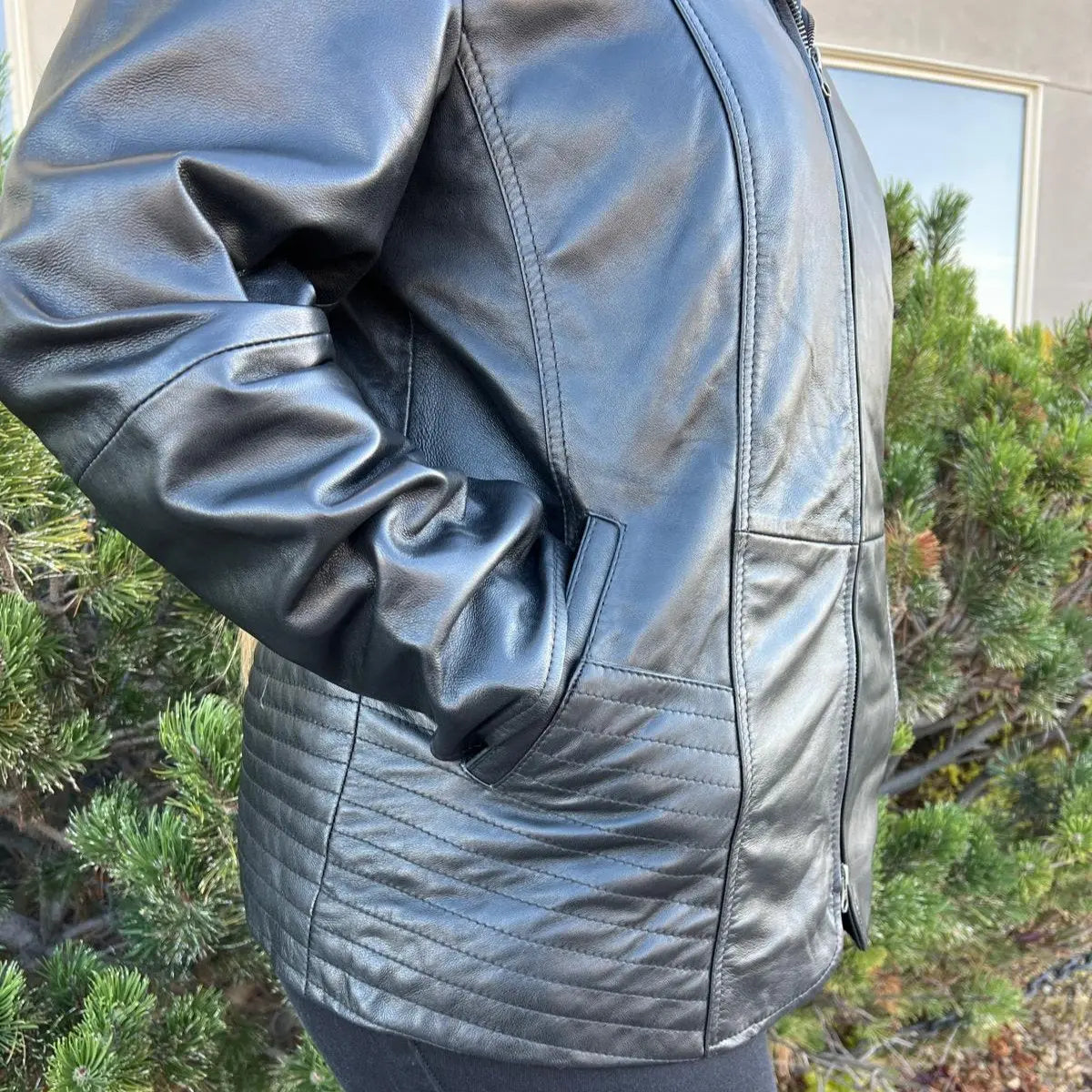 Premium Genuine Sheepskin Leather Jacket with Detachable Hood - Stylish & Warm for Fall, Winter Outdoor Adventures