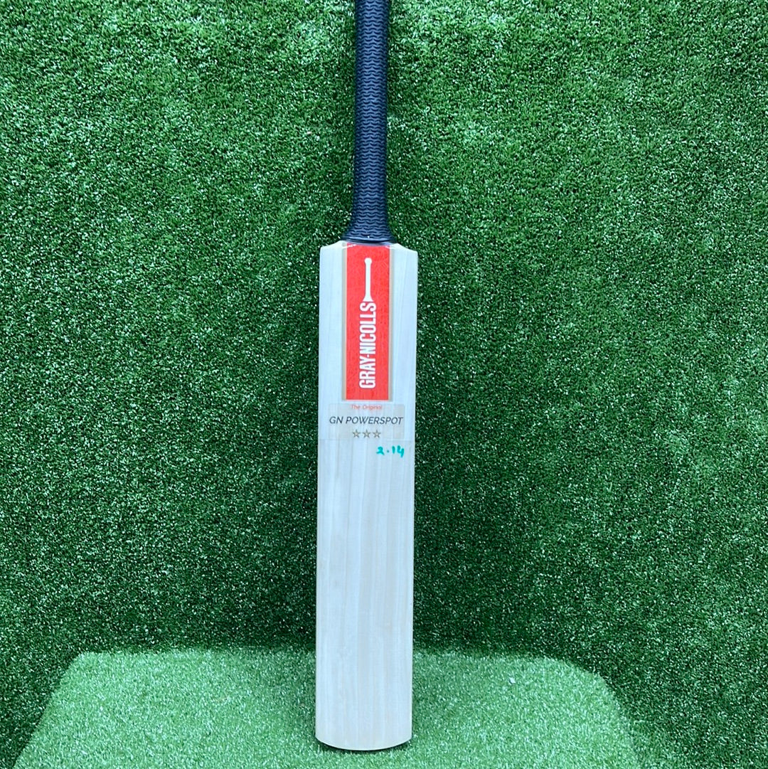 Gray Nicolls POWERSPOT MB 300 Junior Cricket Bat - English Willow Youth Bat for Practice & Matches - Perfect for Young Cricket Players Training & Games