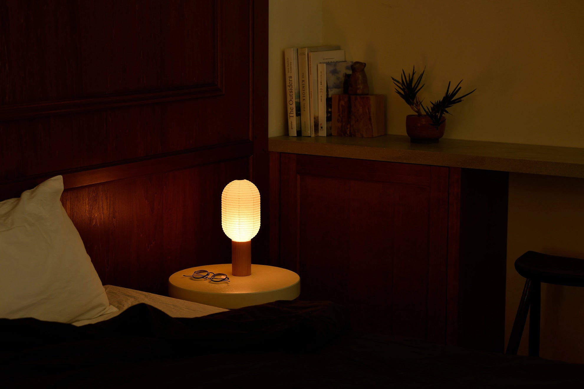 Yame Lantern Vertical - Traditional Japanese Chochin Paper Lantern for Home Decor, Zen Garden, and Tea Ceremony