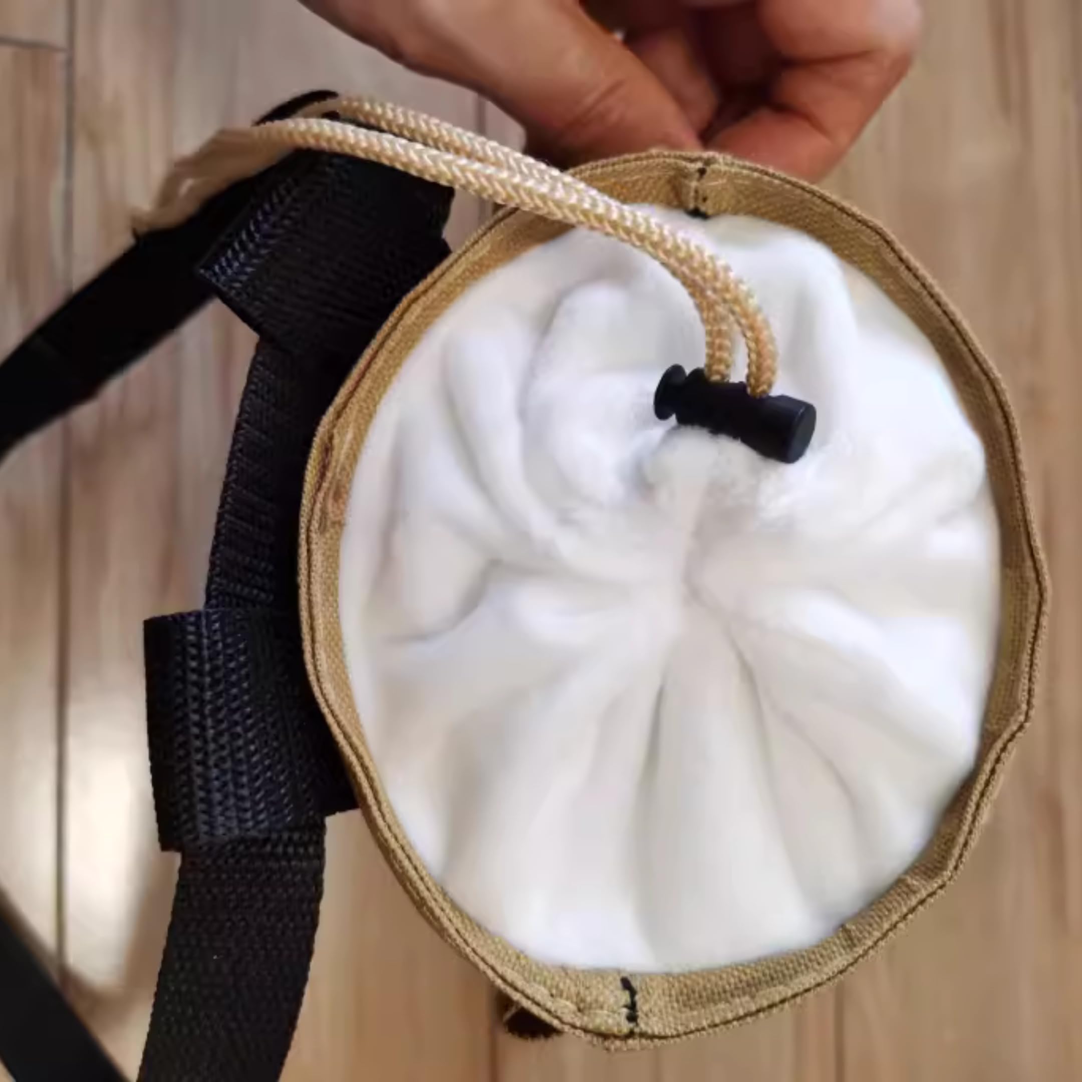 Funny Hamburger Chalk Bag for Rock Climbing - Cute Chalk Bucket with Chalk Ball for Bouldering & Climbing Gear - Perfect Gift for Climbers (Ideal for Indoor/Outdoor Climbing & Training)