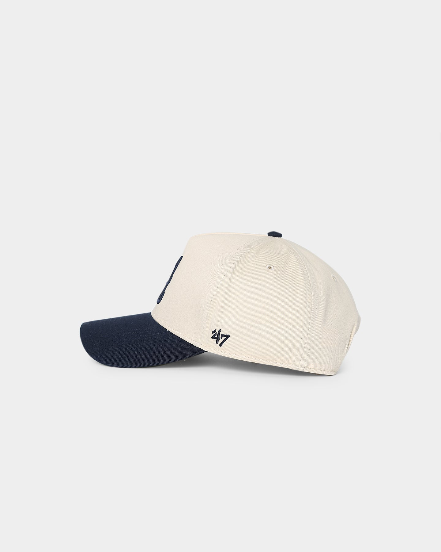 47 Brand Atlanta Braves Sure Shot MVP DT Snapback Hat - Natural/Navy Adjustable Baseball Cap for Men & Women - Perfect for Sports Fans, Casual Wear & Outdoor Activities