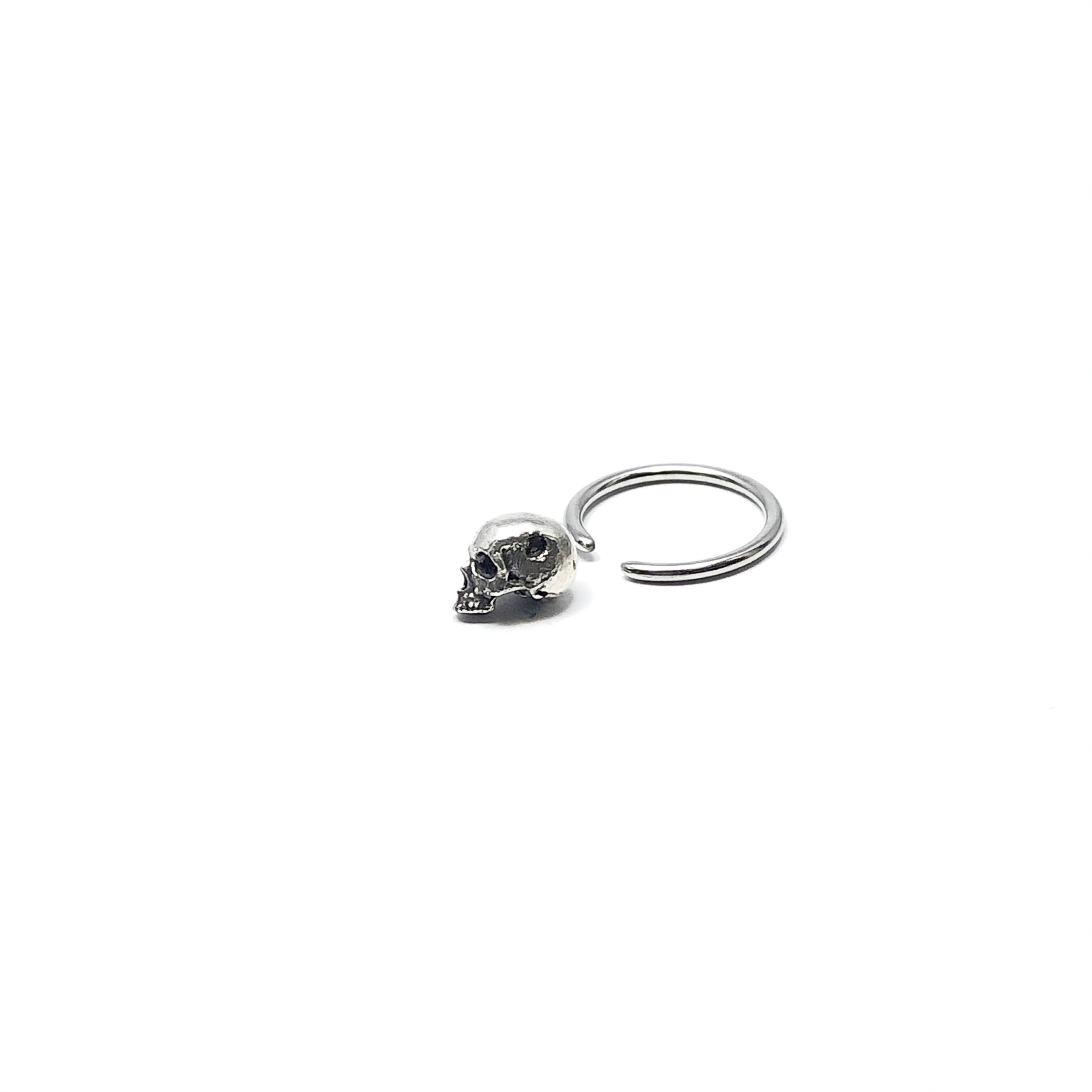 Gothic Skull Septum Ring - Stainless Steel Nose Piercing Jewelry for Men & Women - Perfect for Punk, Gothic, and Alternative Fashion Styles