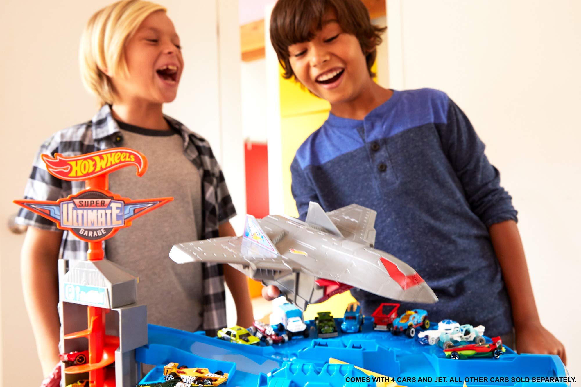 Hot Wheels Super Ultimate Garage Toy Car Track Set with 4 1:64 Scale Die-Cast Cars | 3+ Feet Tall Playset with Motorized Gorilla & Storage for 140 Cars | Amazon Exclusive | Perfect for Kids' Birthday Gifts & Racing Playtime