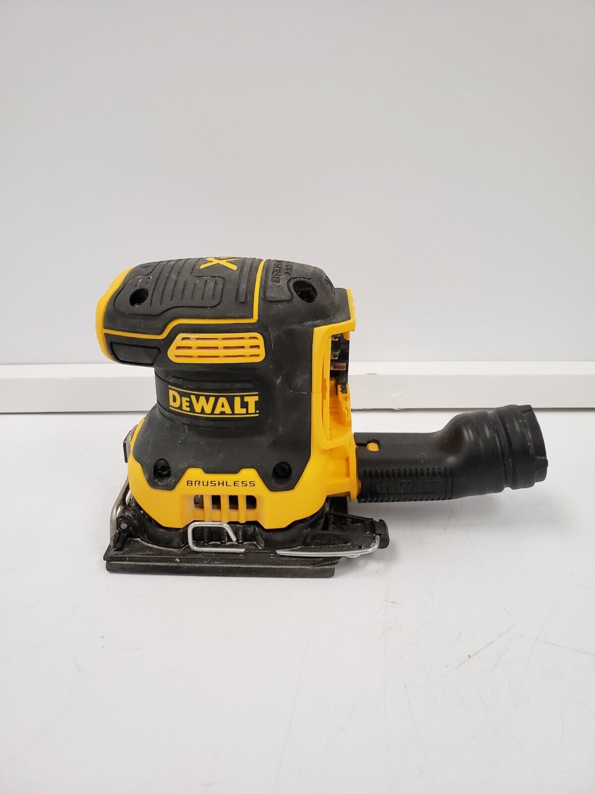DEWALT DCW200 5-Inch Random Orbit Sander with Dust Extraction - Power Tool for Woodworking, Sanding & Finishing - Perfect for DIY Projects & Professional Use
