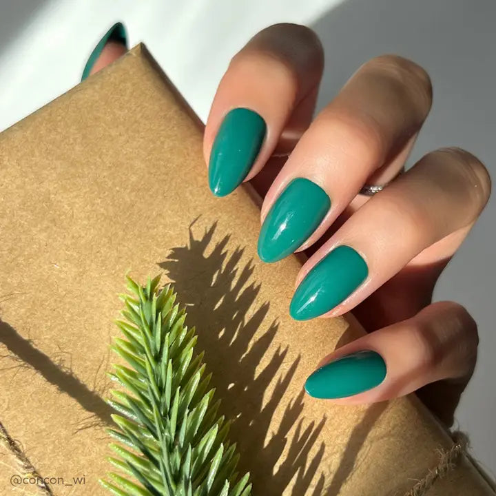 Emerald Green Press On Nails - Long Lasting Fake Nails with Glue - Perfect for Parties, Weddings & Special Occasions