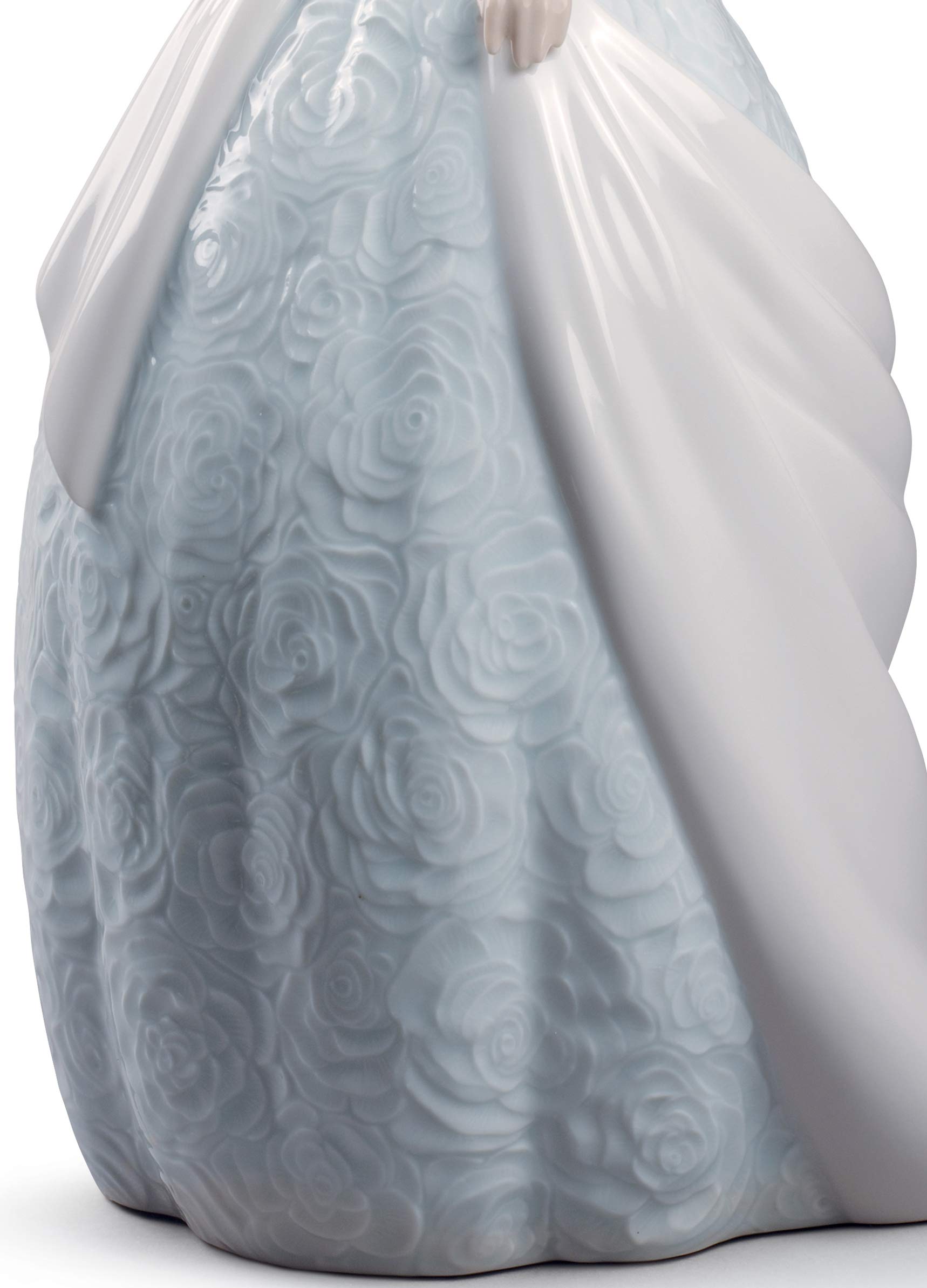 LLADRÓ Her Special Day Bride Figurine - Elegant Porcelain Wedding Bride Statue for Bridal Showers, Wedding Decor & Anniversary Gifts