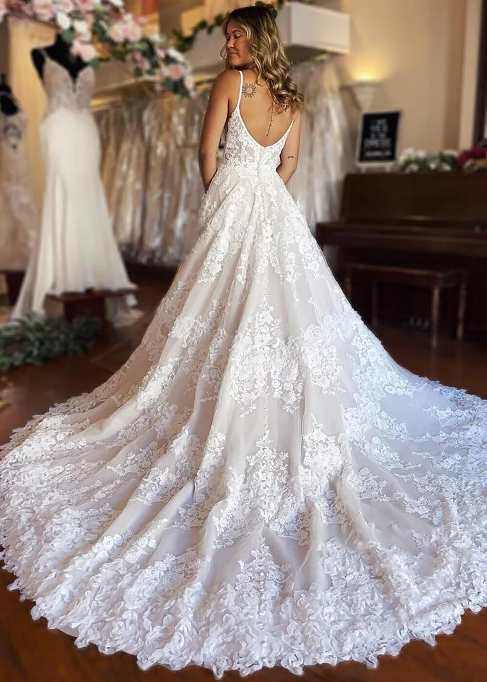 2024 Women's Lace Applique Tulle Beach Wedding Dress with Spaghetti Straps & Slit – Elegant Bridal Gown for Beach Ceremony, Destination Weddings & Romantic Photoshoots