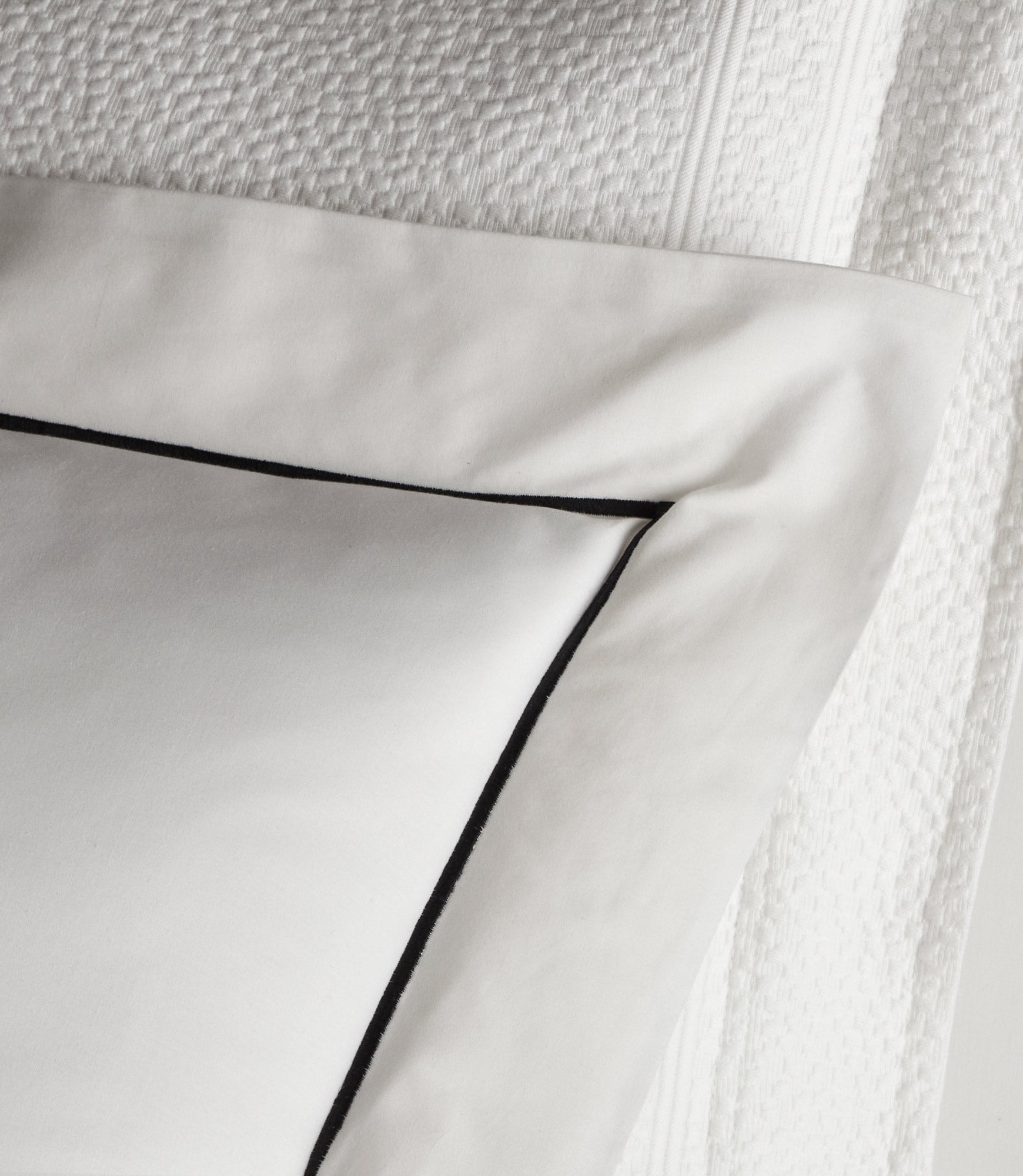 Premium Soprano II Sateen Sham - Soft & Luxurious Bed Pillow Cover for Queen/King Size - Perfect for Master Bedroom, Guest Room & Hotel Decor