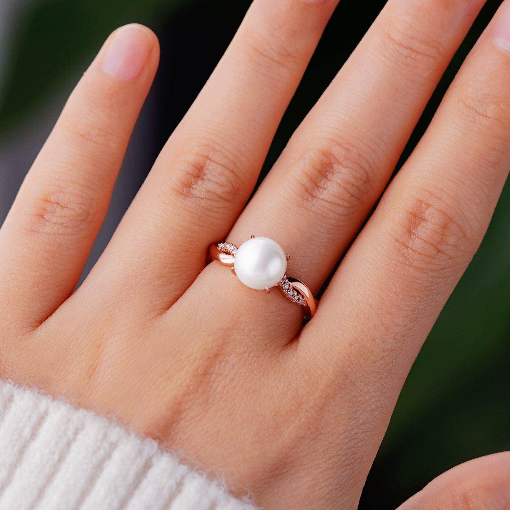 8mm Freshwater Cultured Pearl Twist Band Ring with Moissanite Pavé - Elegant Jewelry for Weddings, Anniversaries & Special Occasions