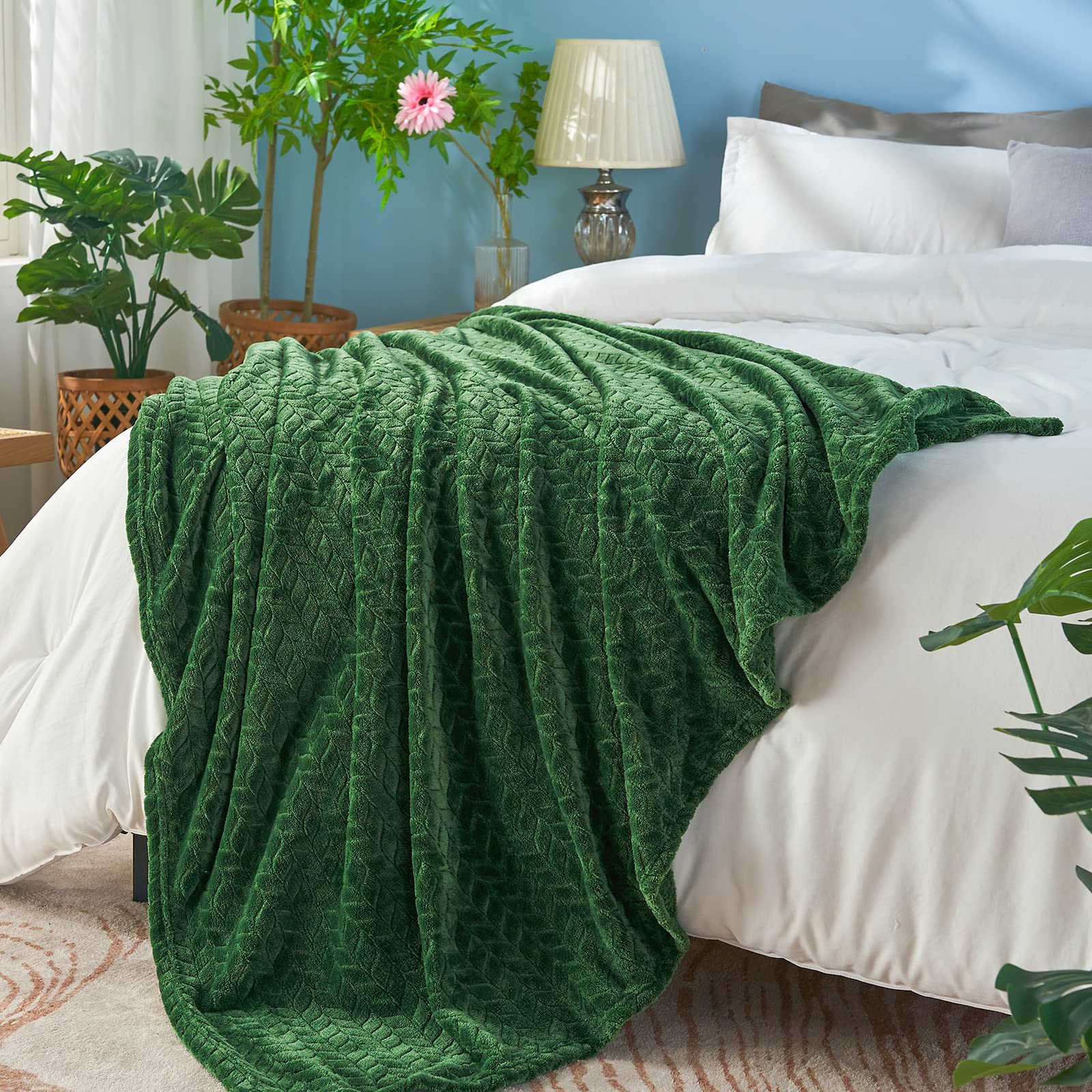 Super Soft Flannel Queen Fleece Blanket for Bed - Cozy & Lightweight Fuzzy Blanket for Adults, All-Season Warm Plush Blanket (90