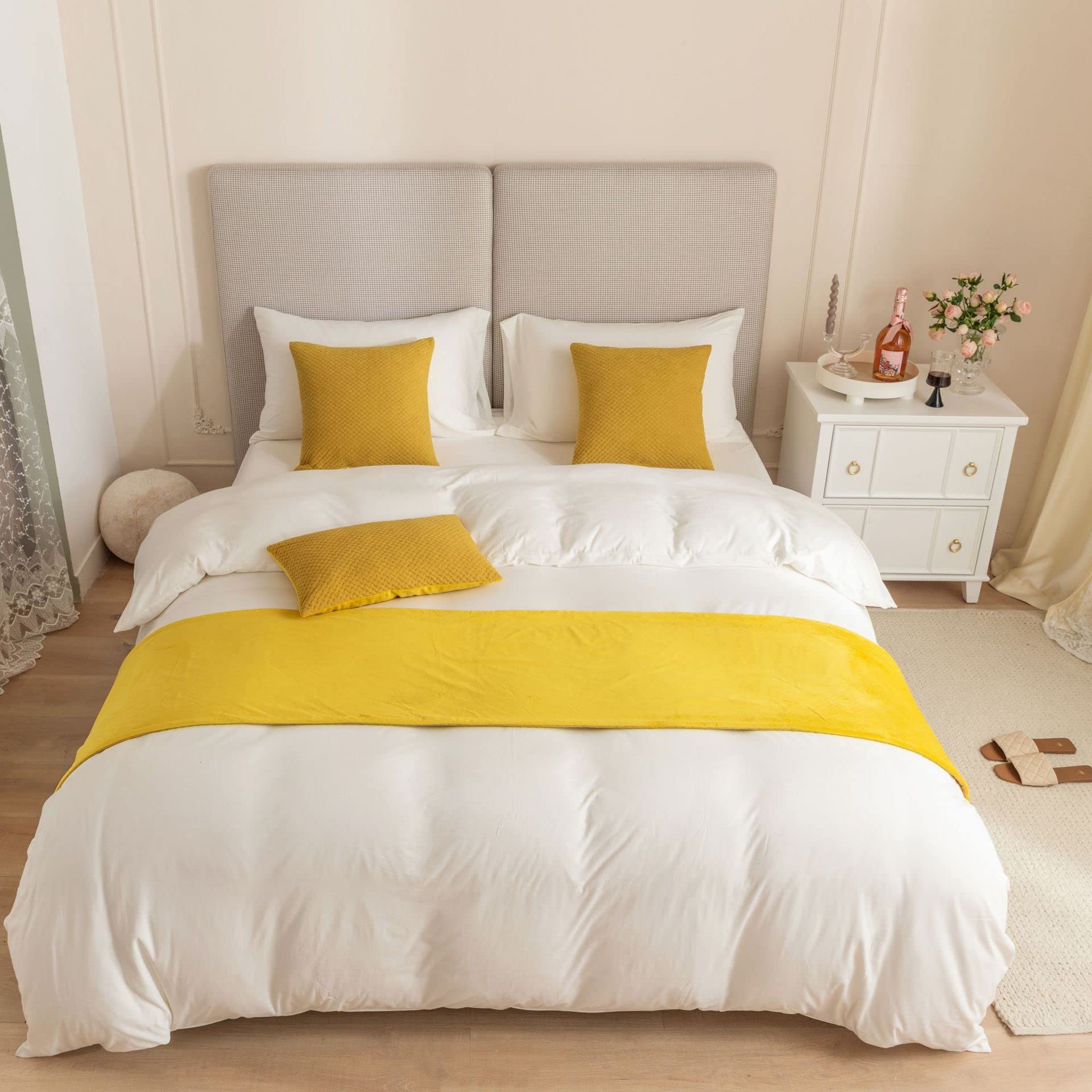 Luxury Velvet Bed Runner for King, Queen & Twin Beds - Striped Decorative Bed Scarf, 1-Piece Foot of Bed Throw & Table Runner - Perfect for Hotels, Bedrooms & Wedding Decor