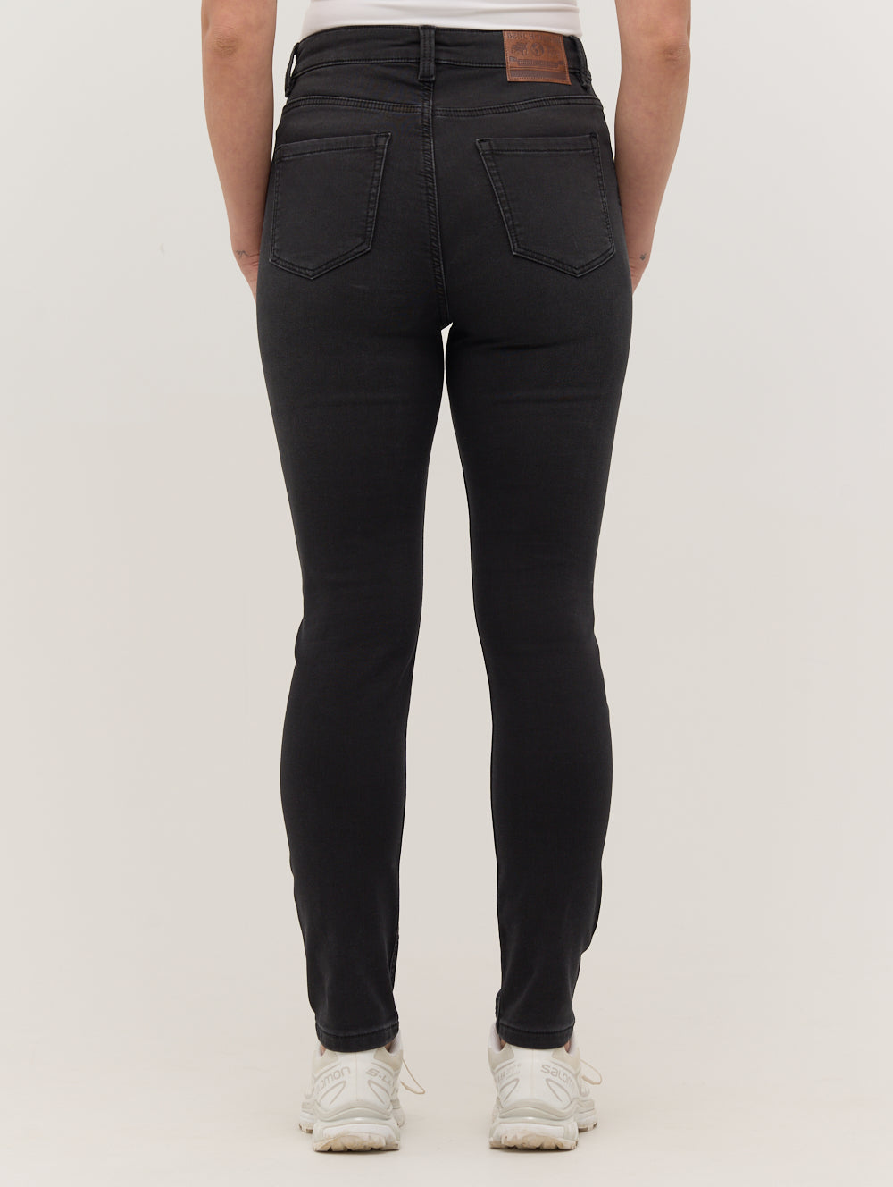 Eco-Friendly Skinny Jeans for Women - Sustainable Stretch Denim Pants - Perfect for Casual Wear, Office & Date Nights