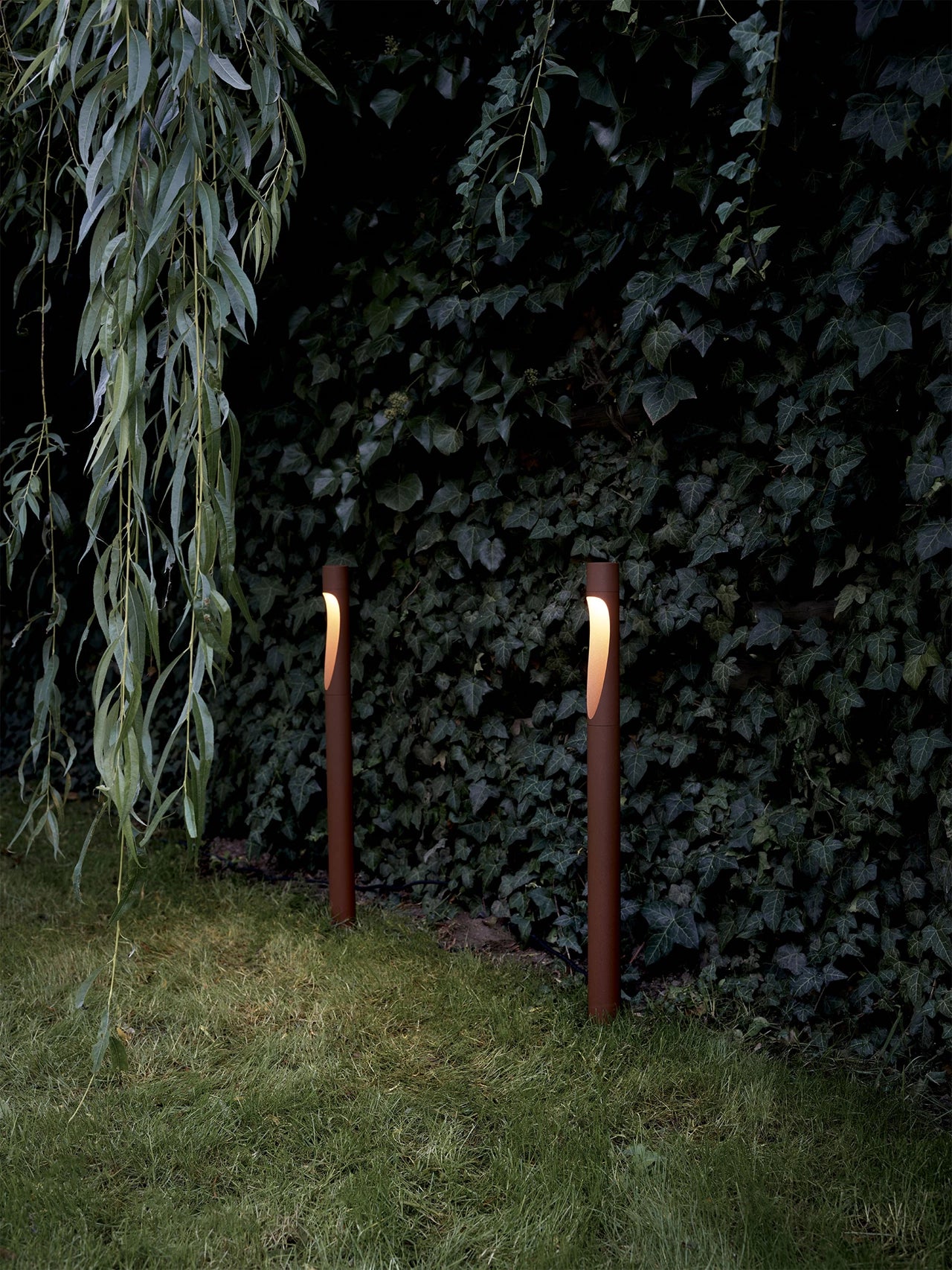 Flindt Outdoor Garden Bollard Light - Solar Powered LED Landscape Lighting for Pathways, Driveways, and Yards | Weather-Resistant Decorative Post Light for Home & Commercial Use