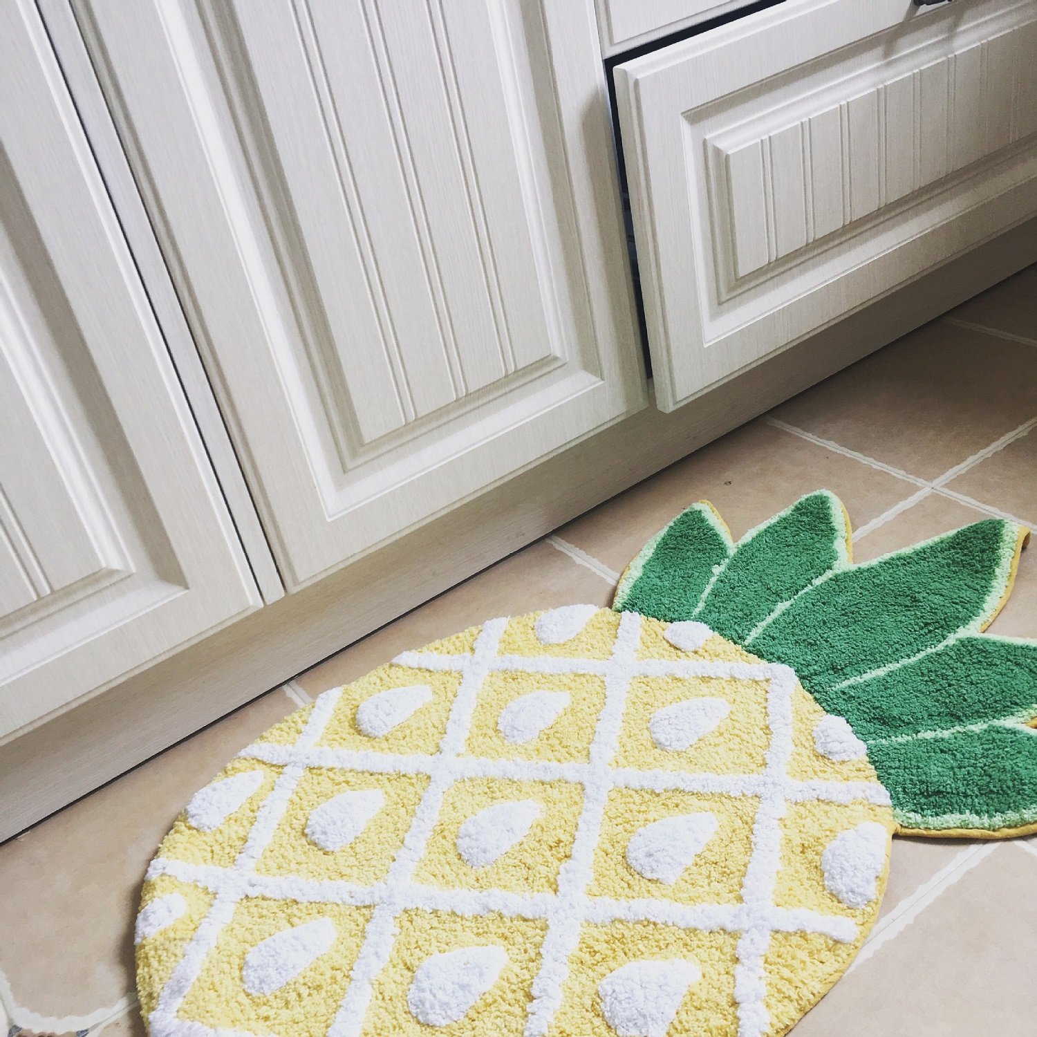 YOUSA Pineapple Shaped Area Rug - Non-Slip Door Mat for Living Room, Bedroom, Entryway - 39.3''x23.2'' - Tropical Home Decor - Perfect for Beach House, Kids Room & Summer Themed Spaces