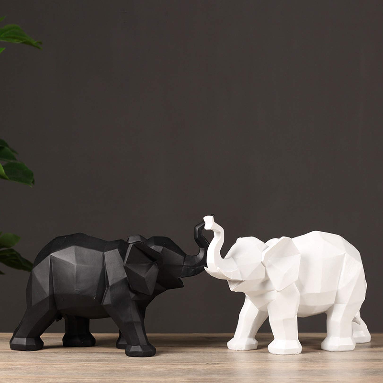 Nordic Abstract Geometric Elephant Statue - Resin Animal Figurine Decor for Bookshelf, TV Stand & Home Office - Unique Gift Idea for Elephant Lovers & Modern Interior Design