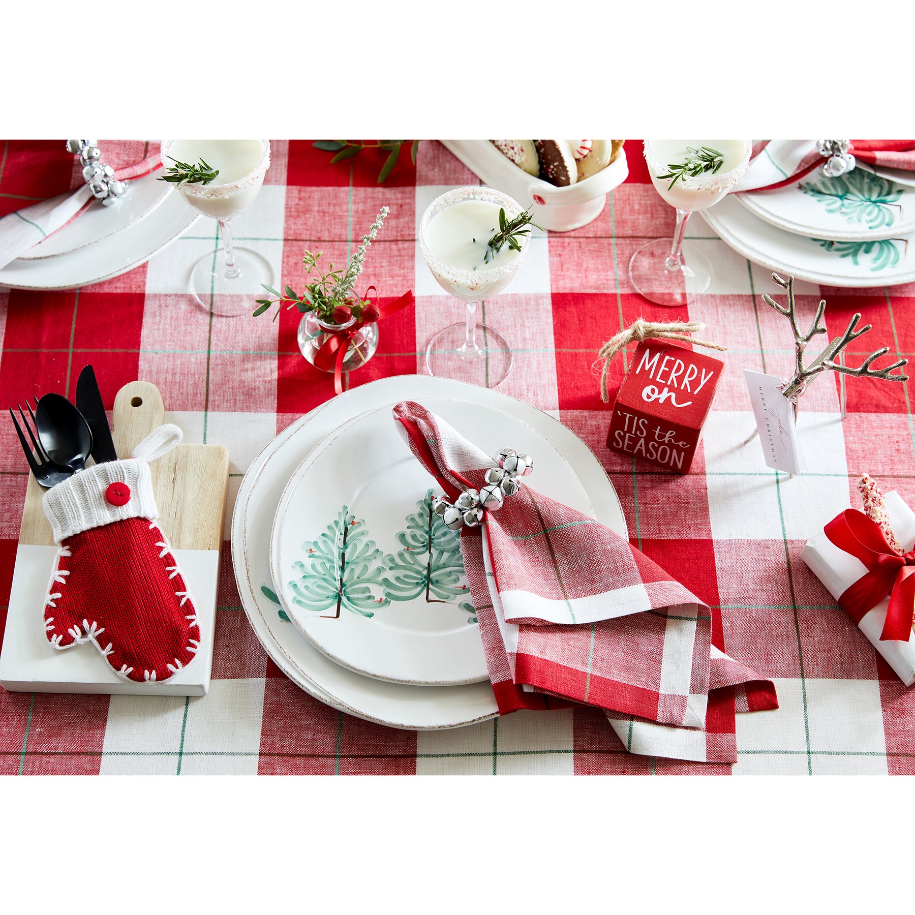 Festive Plaid Table Runner for Christmas - Holiday Dining Decor & Party Table Setting