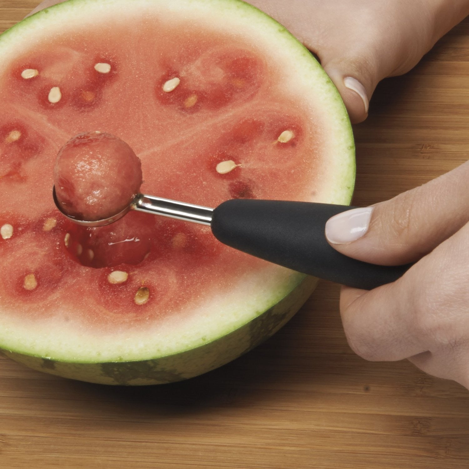 OXO Melon Baller - Stainless Steel Fruit Scoop for Perfect Melon Balls, Cantaloupe & Watermelon - Ideal for Fruit Salads, Desserts & Cocktail Garnishes