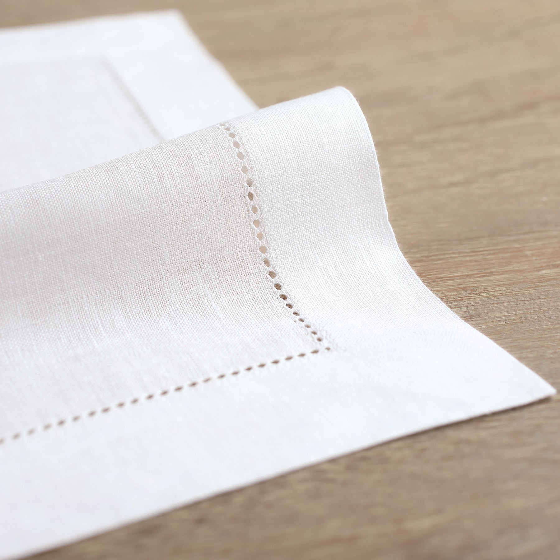 Premium Classic Hemstitch Linen Napkins - Elegant Dinner Table Decor for Weddings, Parties & Fine Dining