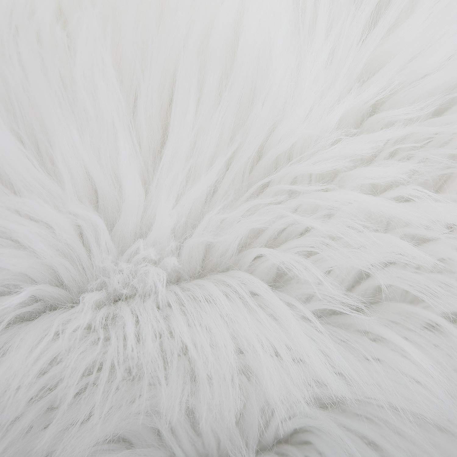 WLNUI Set of 2 White Faux Fur Pillow Covers 20x20 Inch - Soft Fluffy Decorative Throw Pillows for Sofa, Bed & Couch - Luxury Merino Style Square Cushion Cases for Living Room, Bedroom Decor