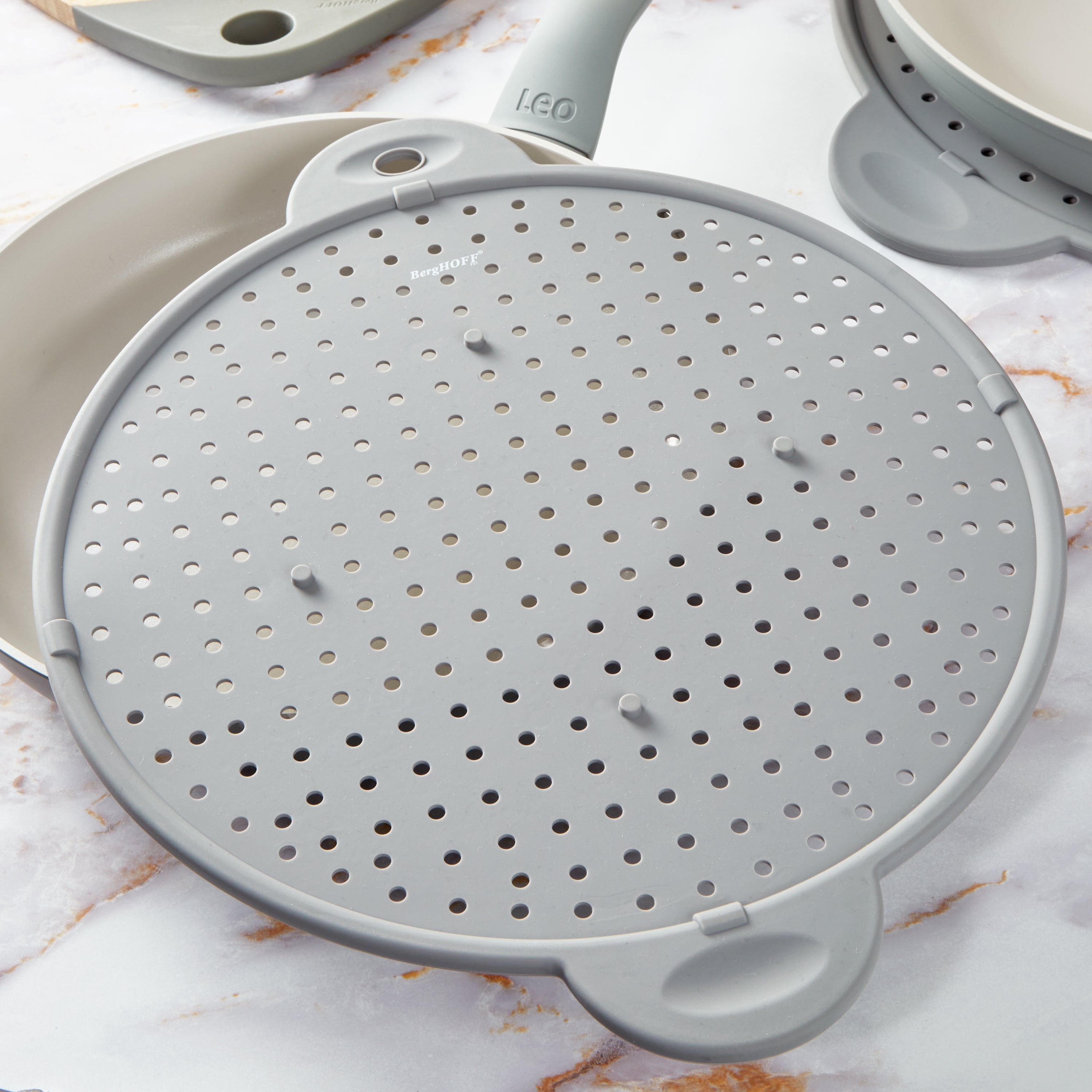 BergHOFF 11-Inch Silicone Splatter Screen with Dual Handles - Non-Stick Splatter Guard for Frying Pans - Perfect for Cooking, Frying, and Sauteing to Keep Your Stove Clean