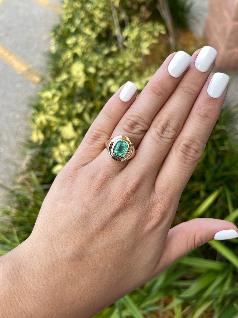 2.81 Carat Natural Colombian Emerald Solitaire Rich Sea Men's Signet Ring 18K Gold - Luxury Statement Jewelry for Weddings, Gifts & Formal Occasions