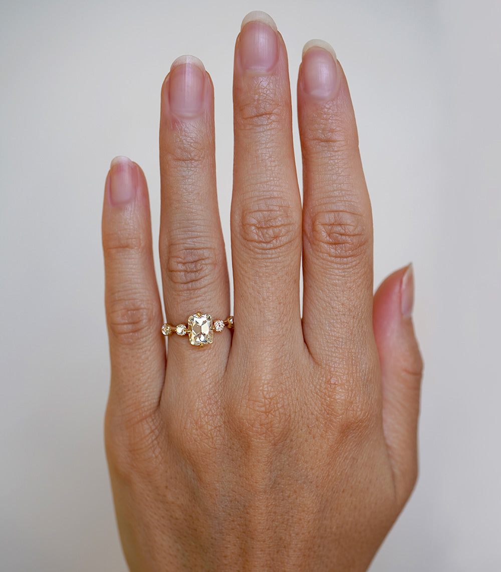 2 Carat Diamond Ring for Women - Elegant & Timeless Solitaire Engagement Ring - Perfect for Proposals, Weddings & Anniversaries
